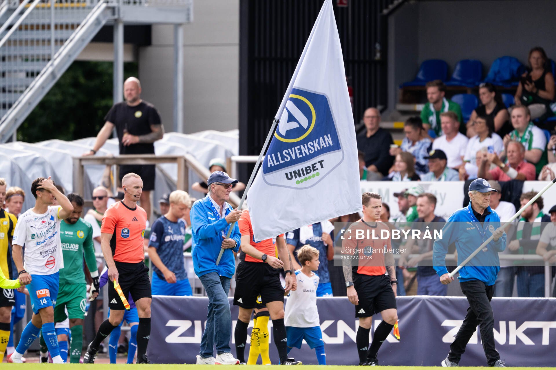 Allsvenskans fana vid inmarsch