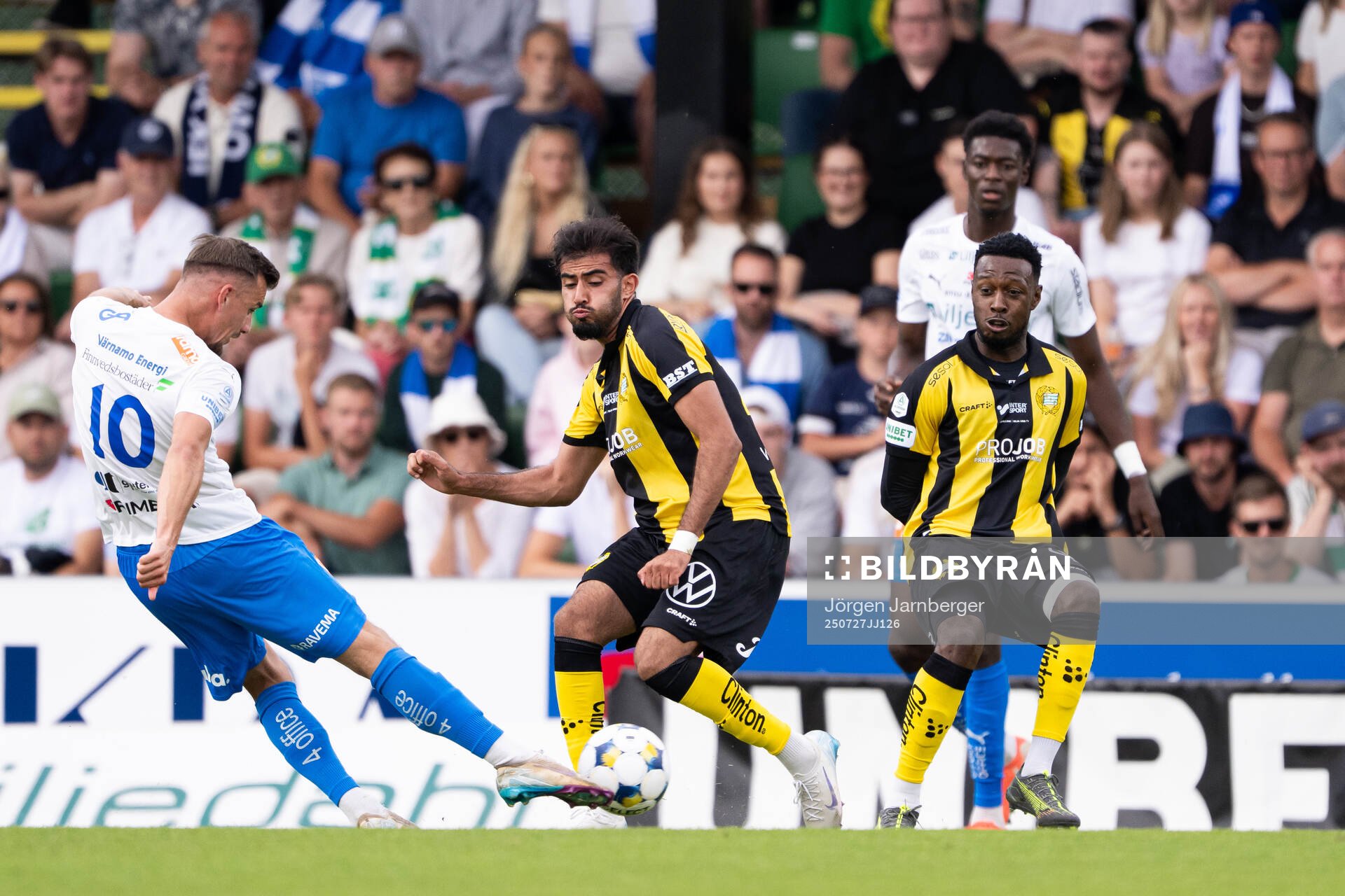 Värnamos Ajdin Zeljkovic och Hammarbys Montader Madjed
