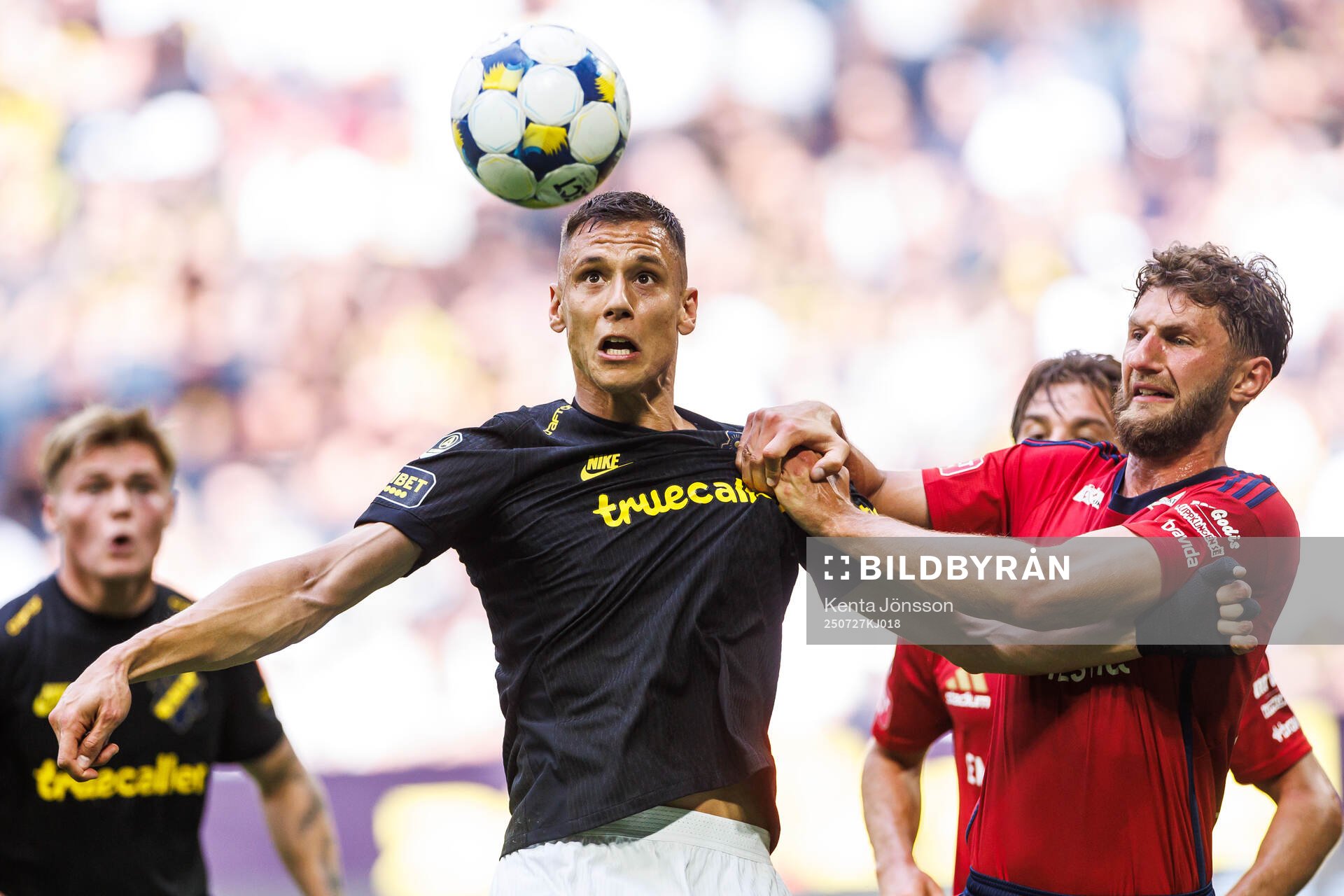 AIKs Filip Benkovic och Östers Alibek Aliev