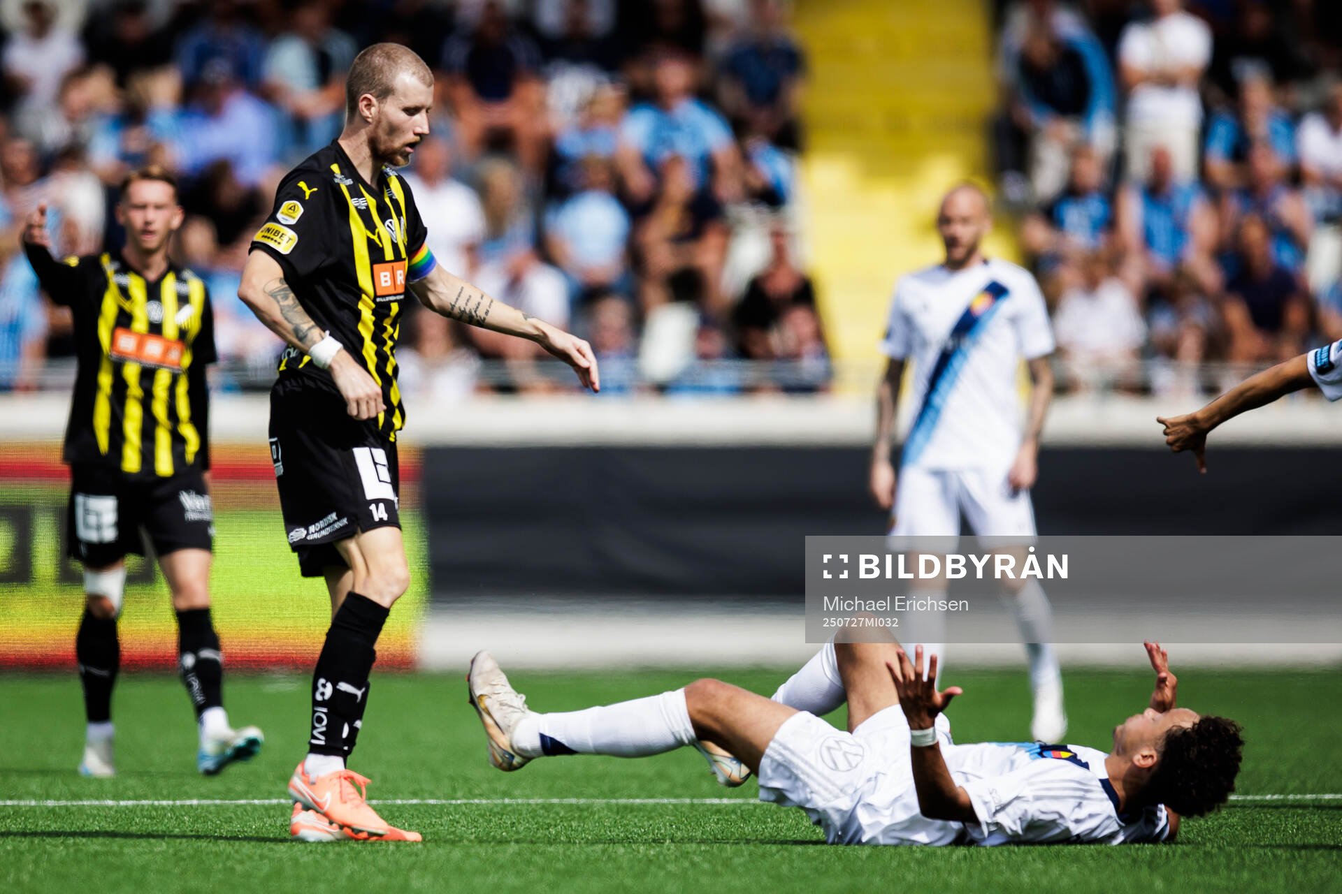 Häckens Simon Gustafson och Djurgårdens Mikael Anderson