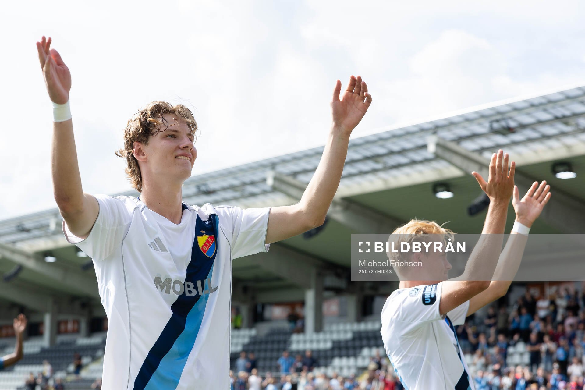 Djurgårdens August Priske Flyger och Oskar Fallenius jublar