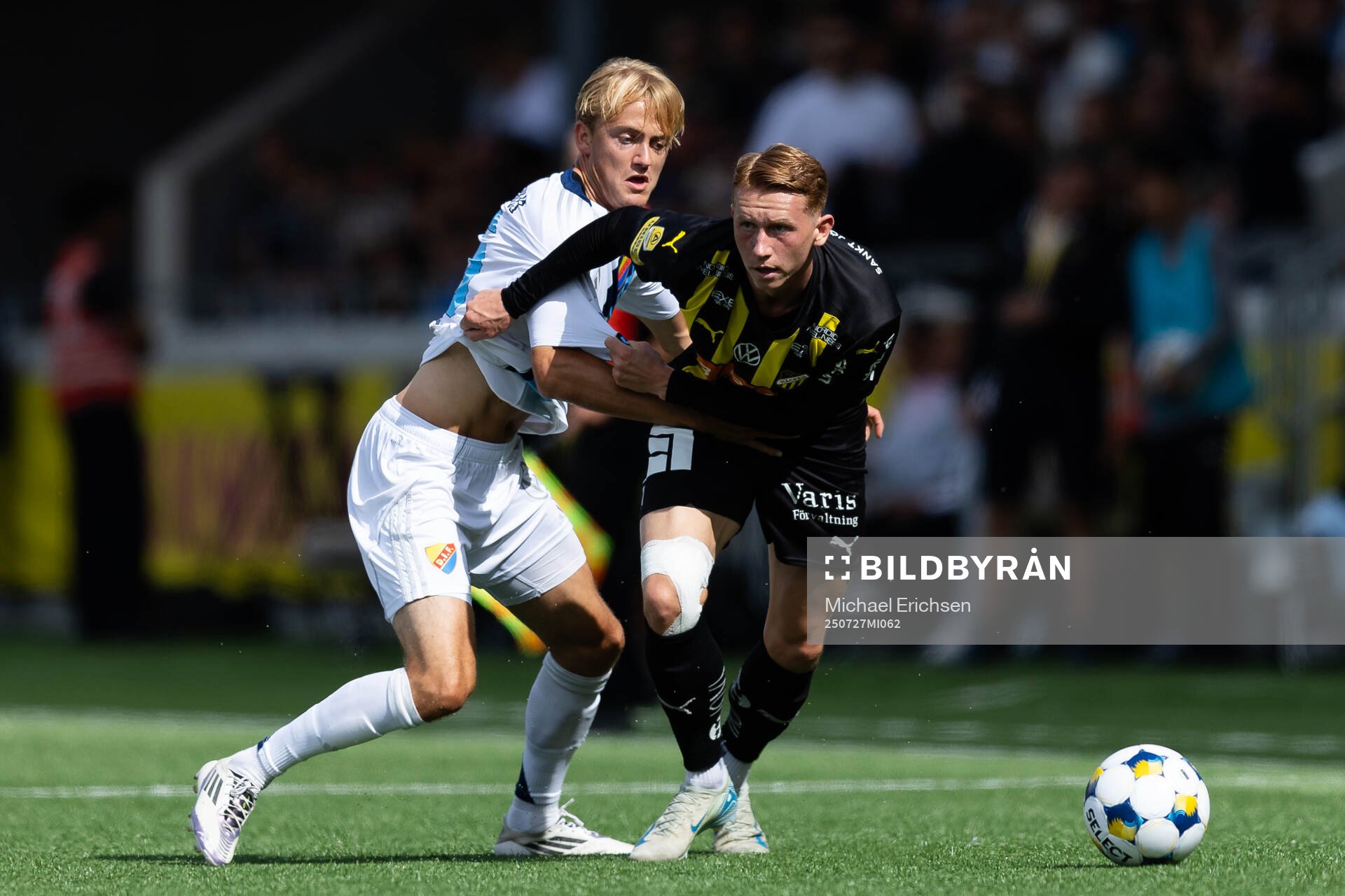 Djurgårdens Oskar Fallenius och Häckens Julius Lindberg