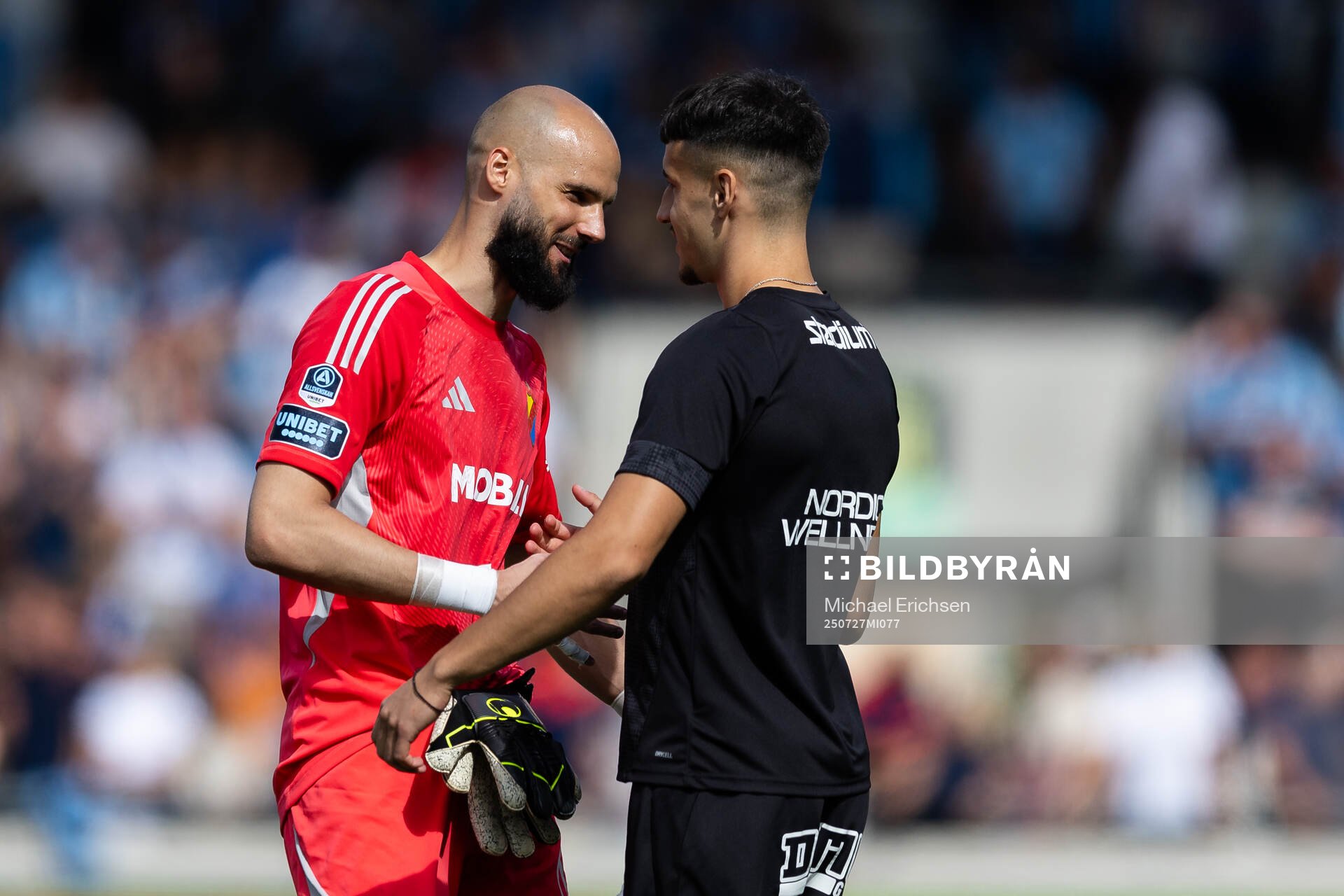Djurgårdens målvakt Filip Manojlovic och Häckens Srdjan