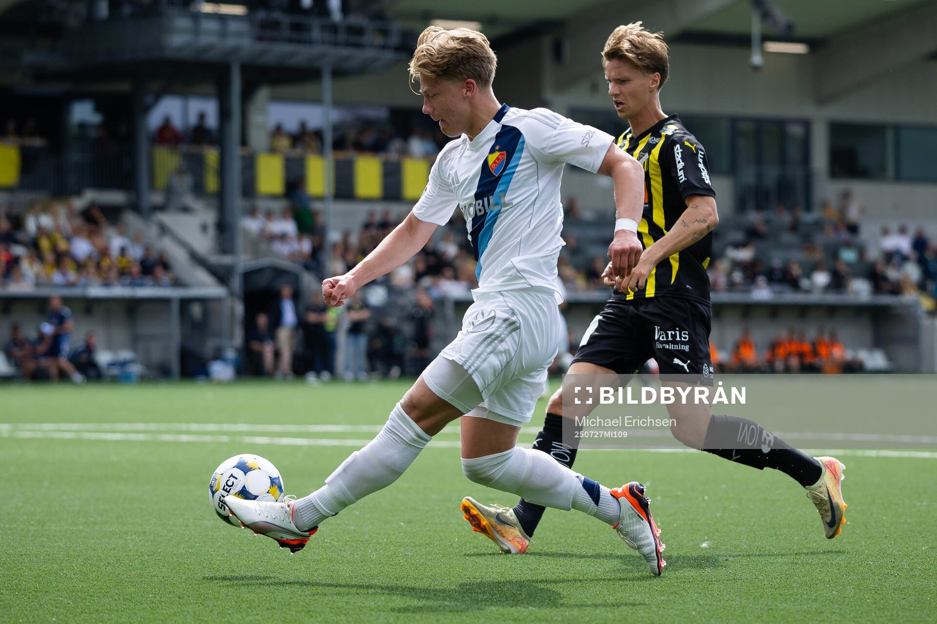 Djurgårdens Matias Siltanen och Häckens Samuel Leach Holm