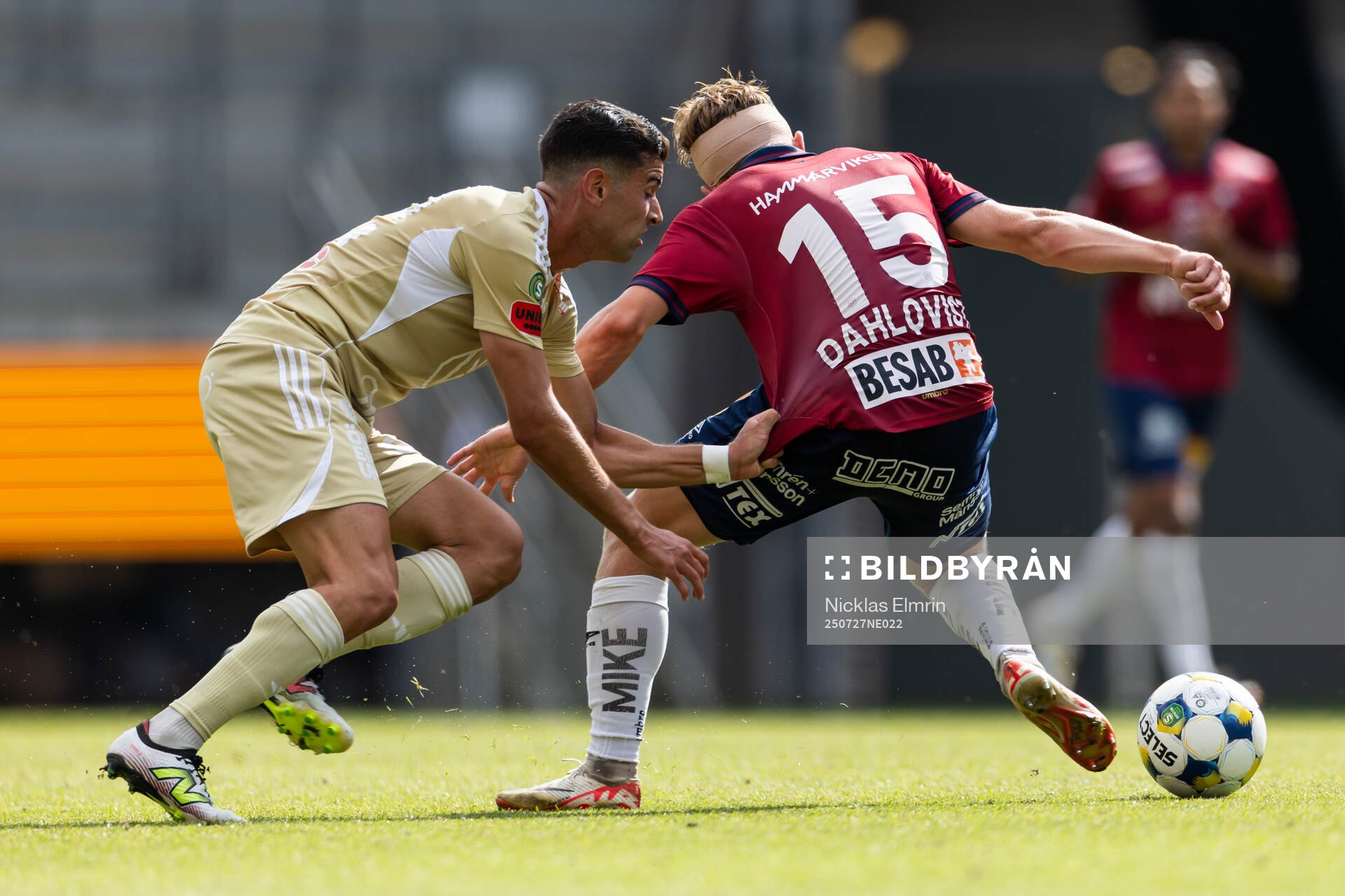 Östersunds Ahmed Bonnah och Örgrytes Isak Dahlqvist