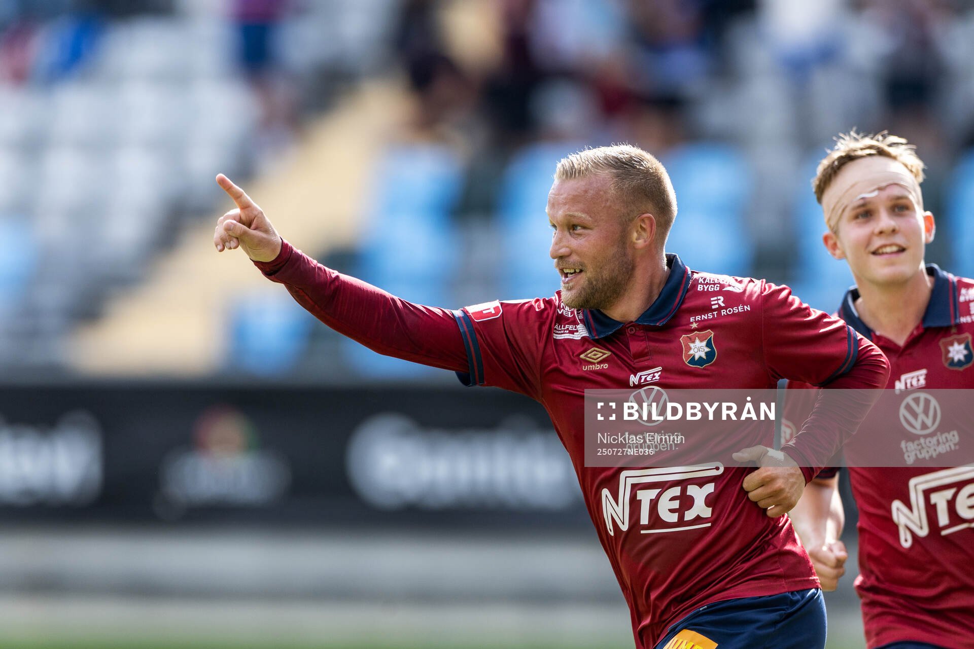 Örgrytes Nicklas Bärkroth jublar