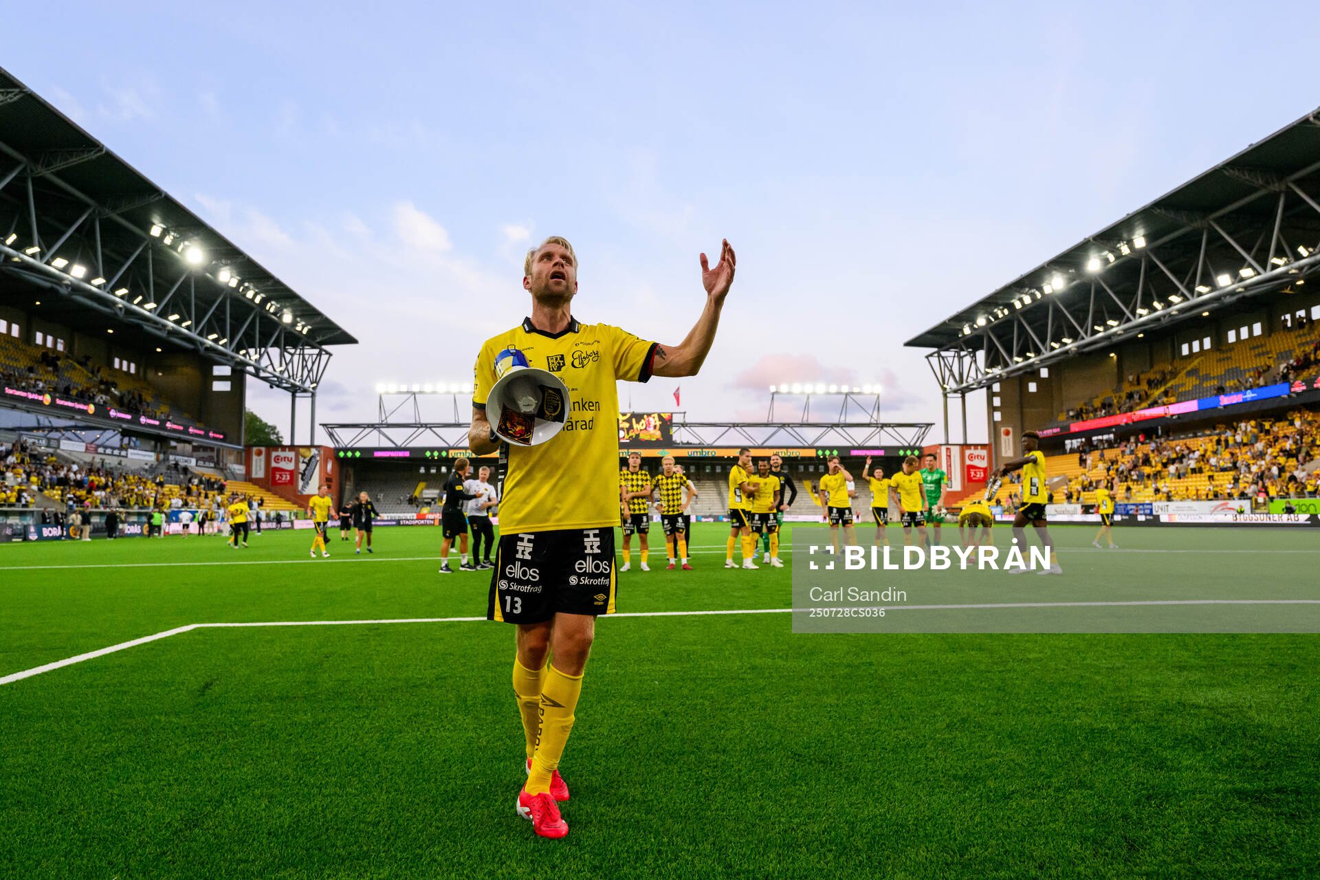 Elfsborgs Johan Larsson jublar