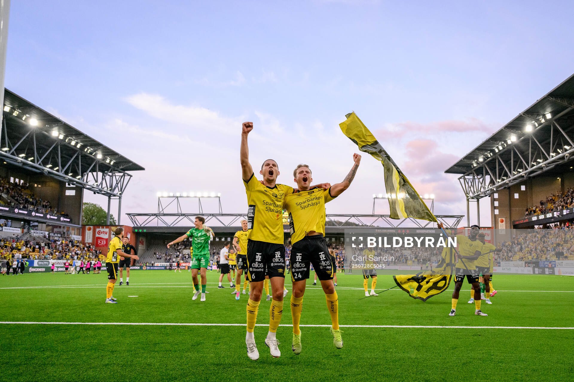 Elfsborgs Rasmus Wikström och Frederik Ihler jublar