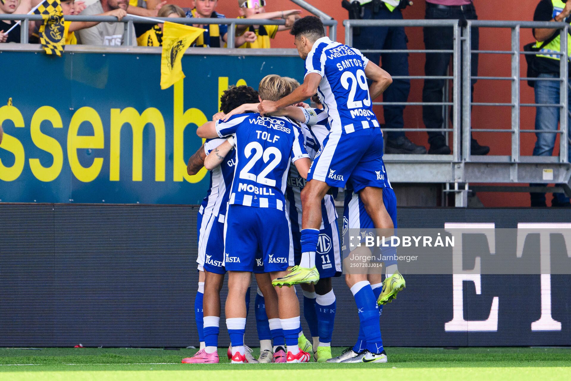 IFK Göteborgs spelare jublar