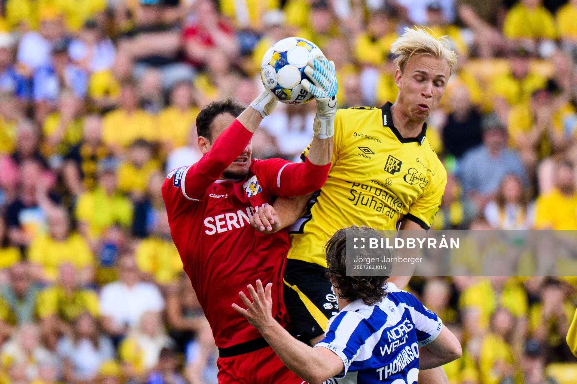 IFK Göteborgs Elis Bishesari och Elfsborgs Leo Östman