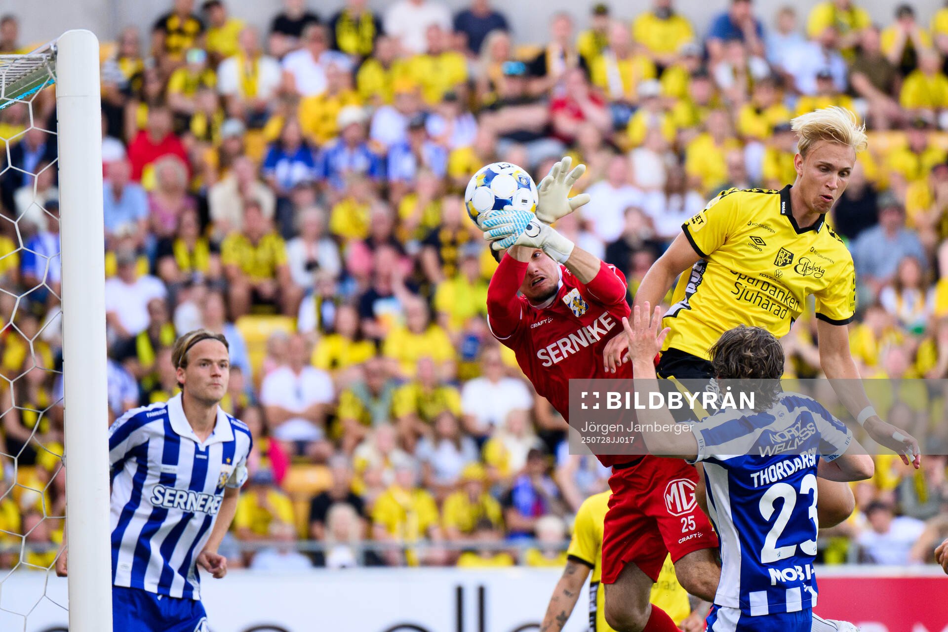 IFK Göteborgs Elis Bishesari och Elfsborgs Leo Östman