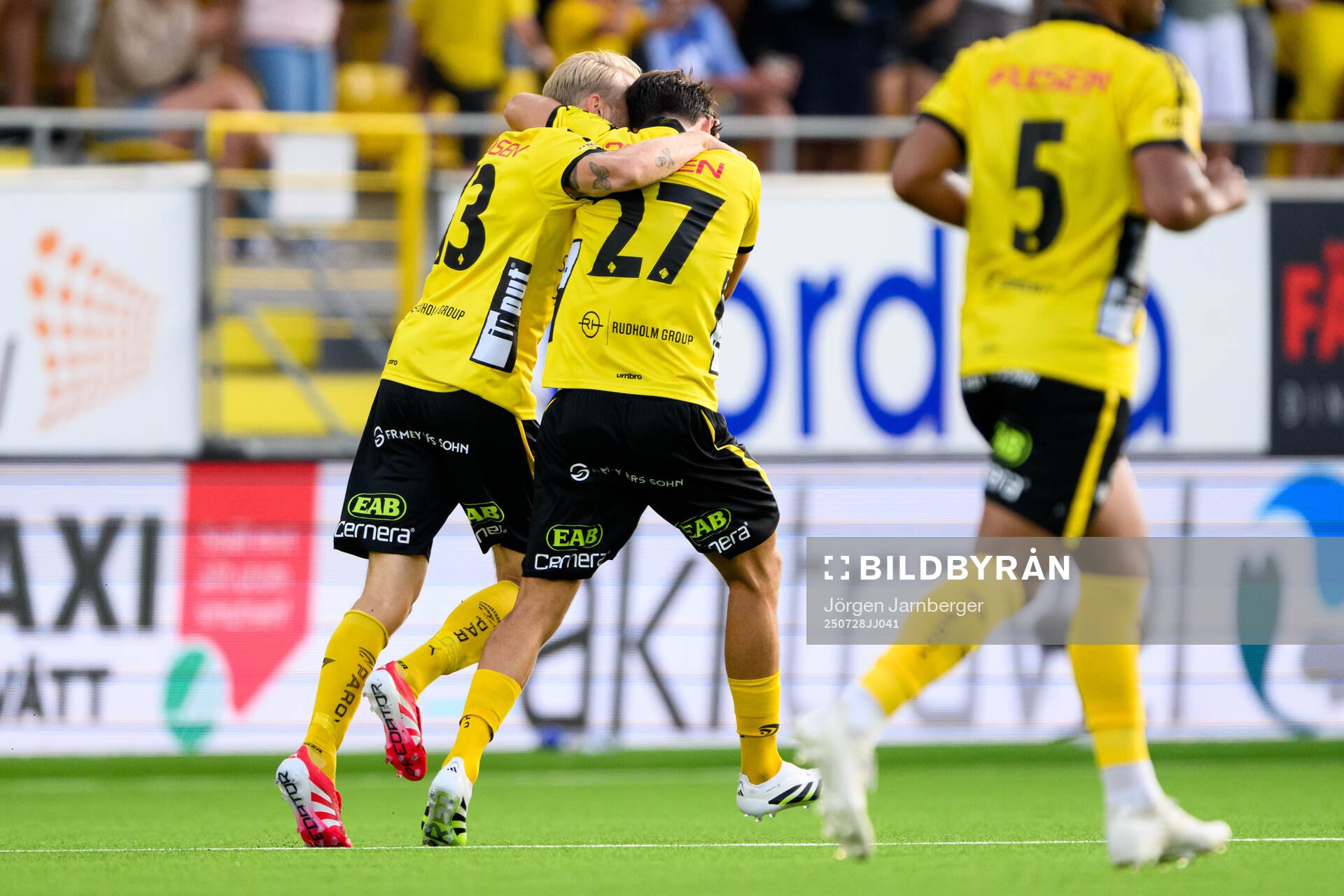Elfsborgs Johan Larsson och Besfort Zeneli jublar