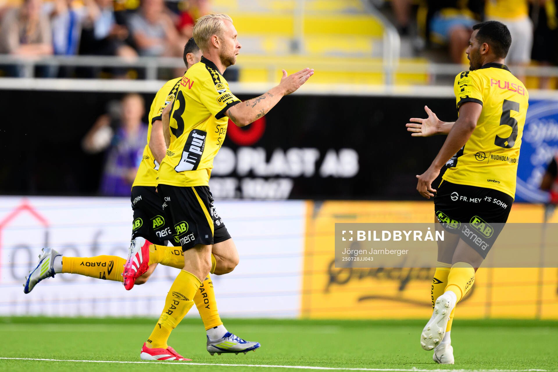 Elfsborgs Johan Larsson jublar