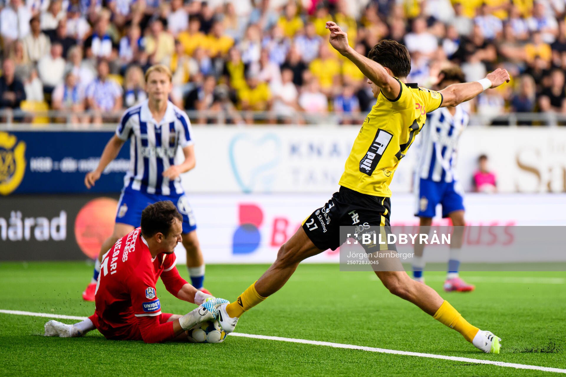 IFK Göteborgs målvakt Elis Bishesari och Elfsborgs