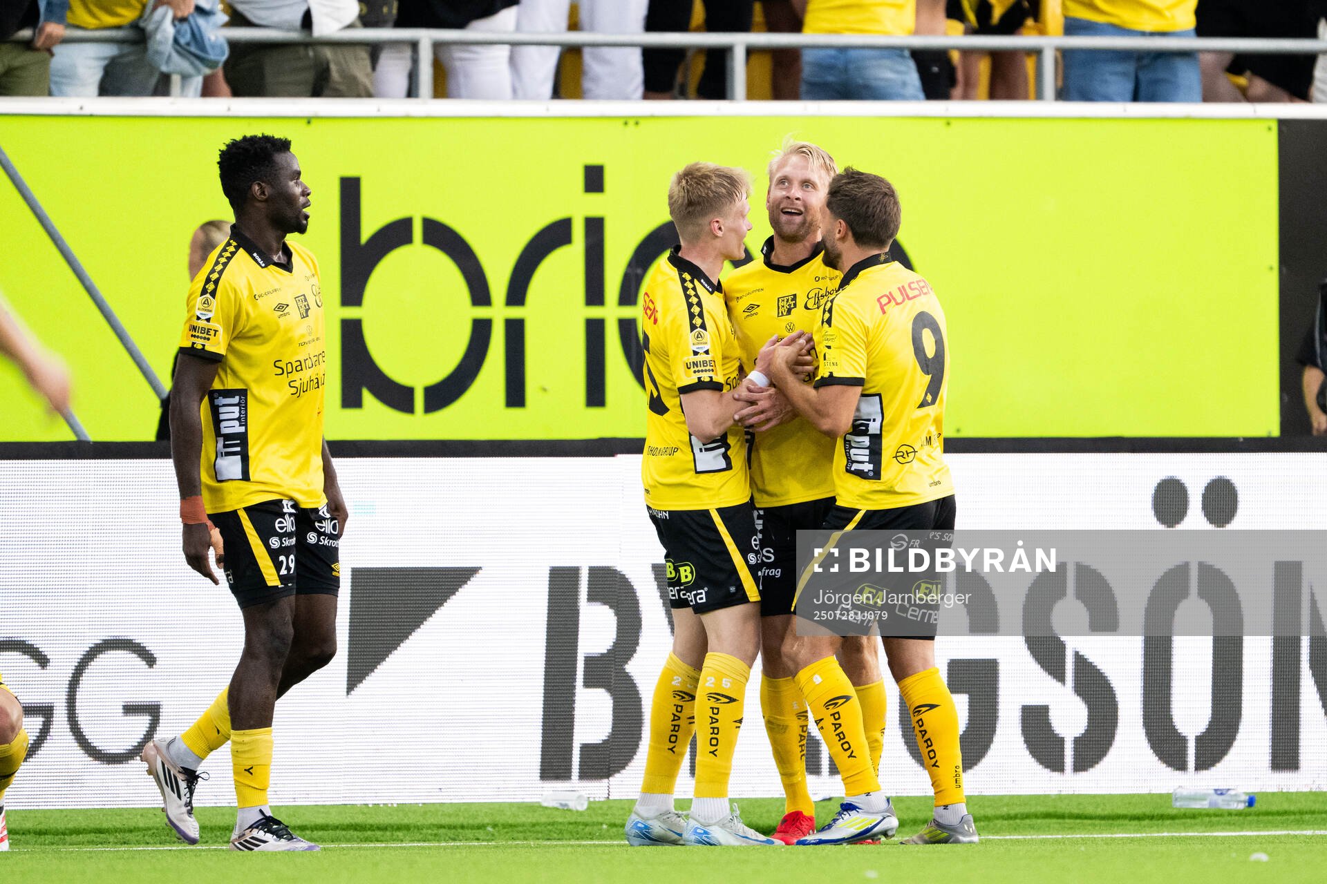 Elfsborgs Johan Larsson jublar