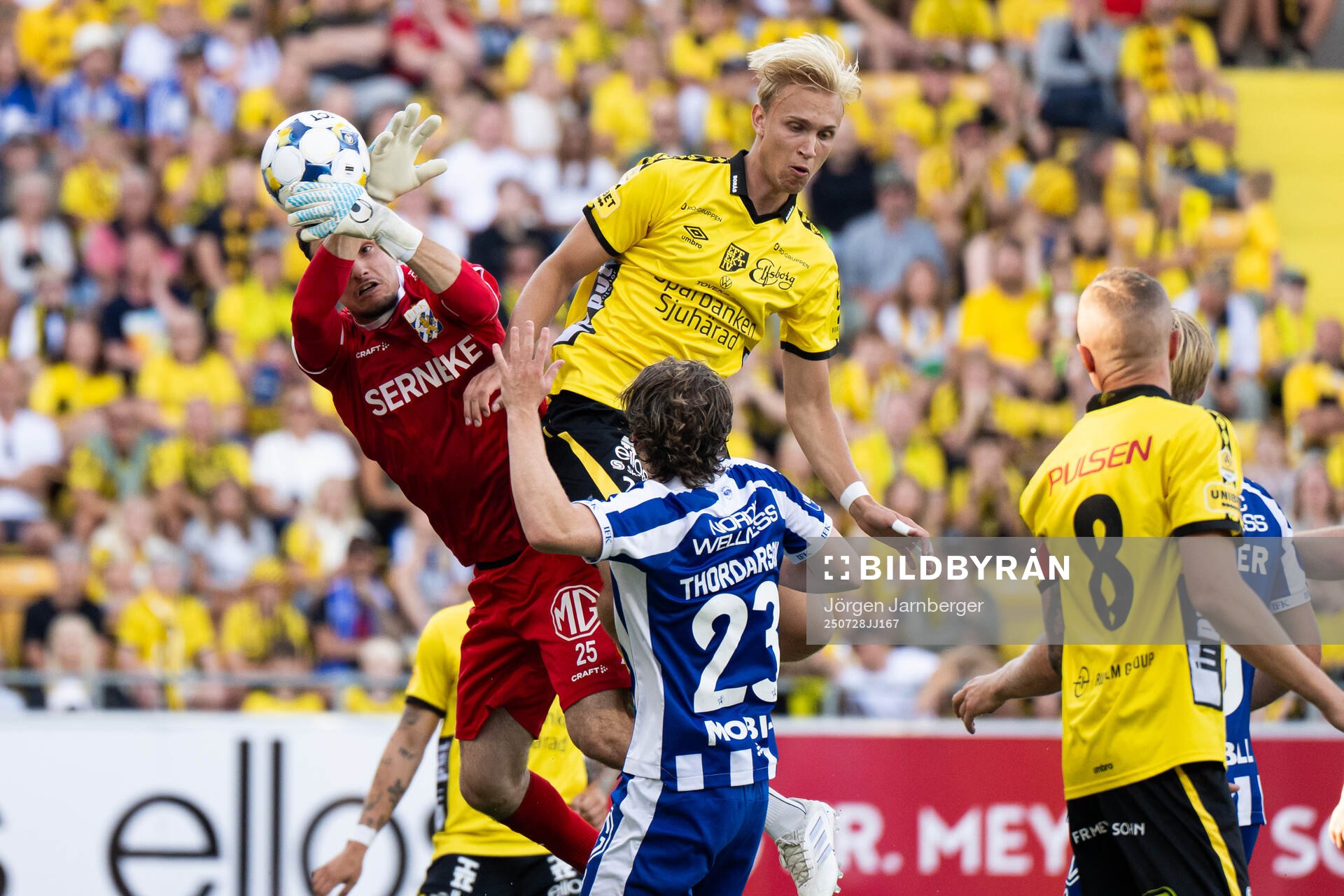 IFK Göteborgs målvakt Elis Bishesari och Elfsborgs Leo