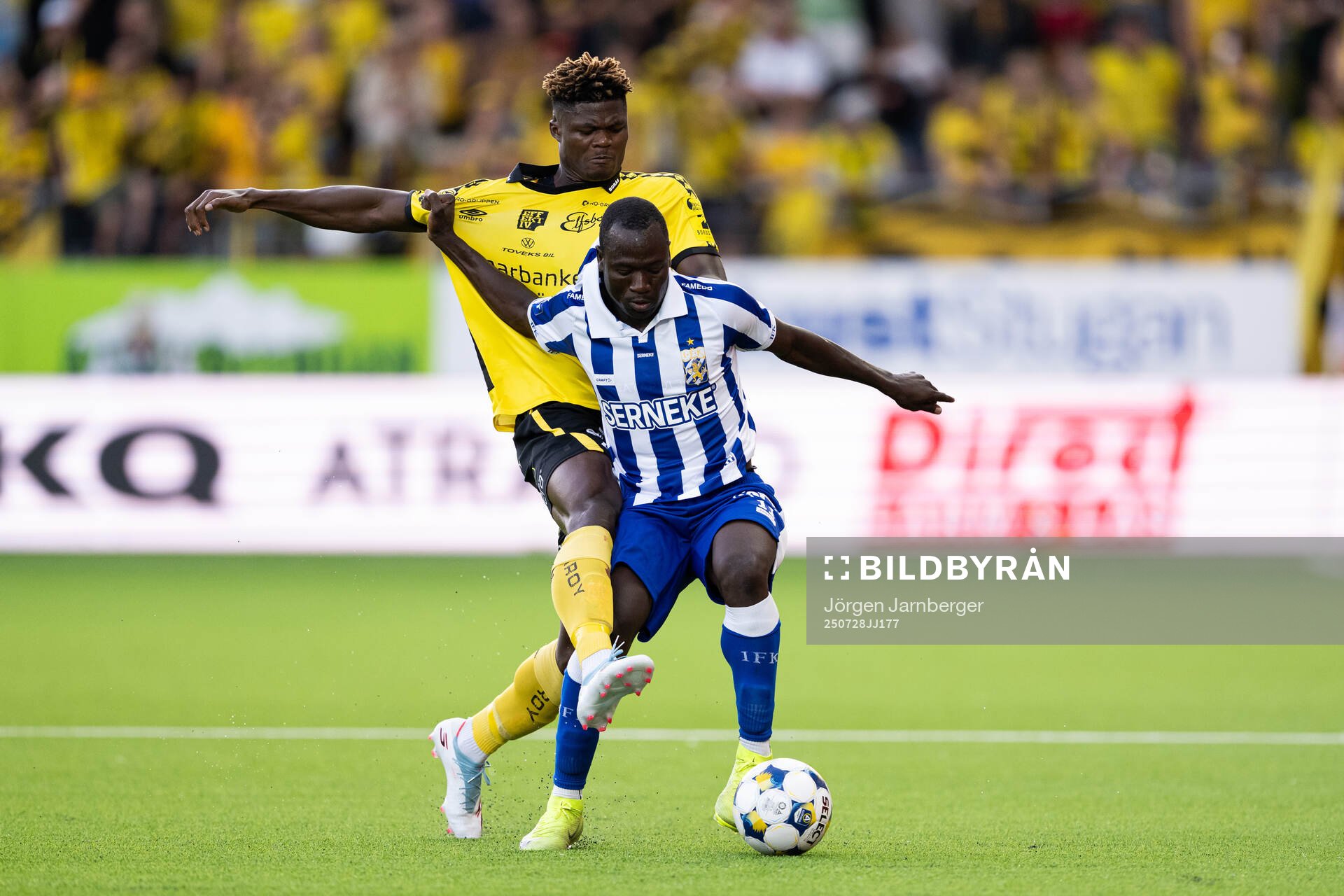 Elfsborgs Terry Yegbe och IFK Göteborgs Saidou Alioum