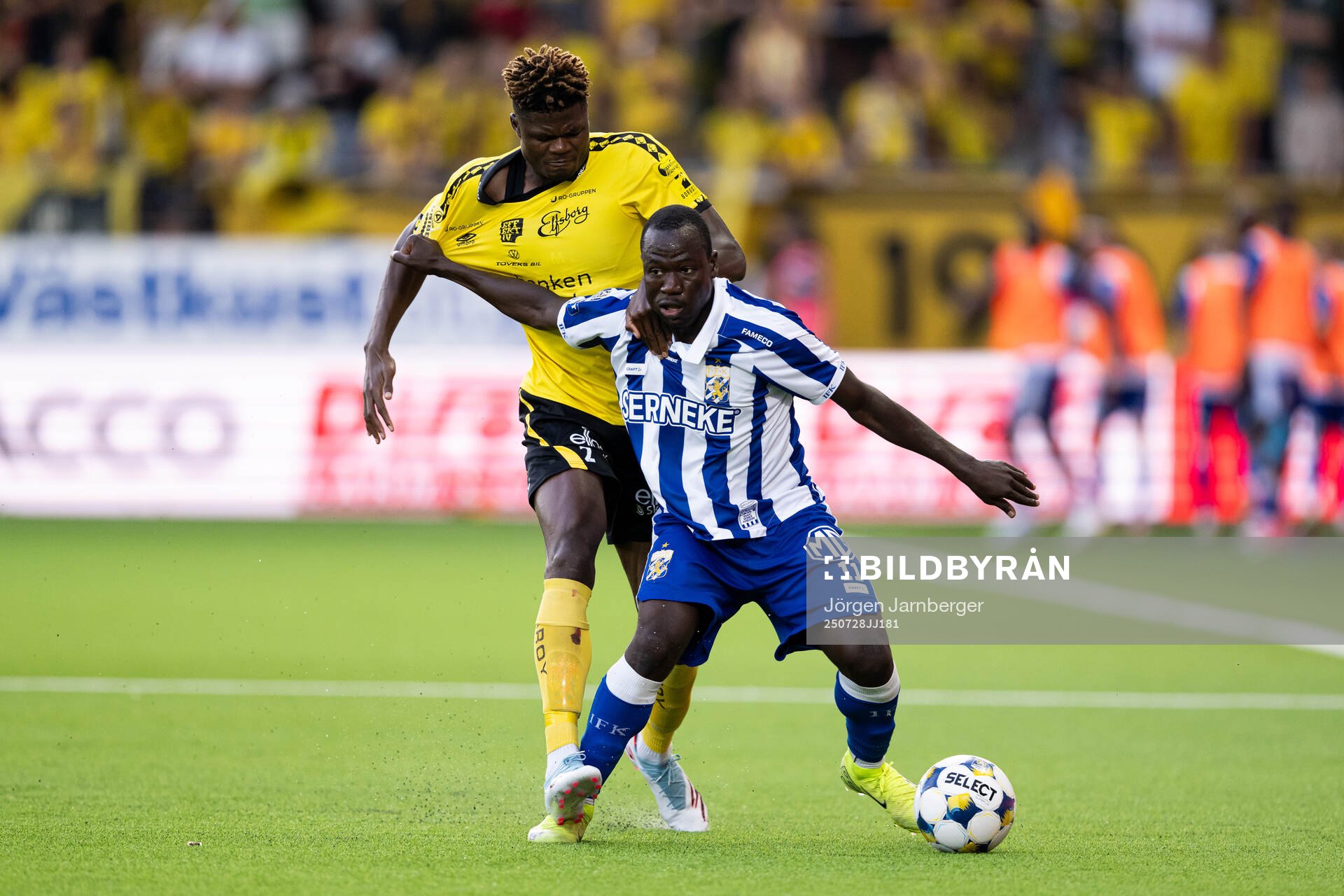 Elfsborgs Terry Yegbe och IFK Göteborgs Saidou Alioum