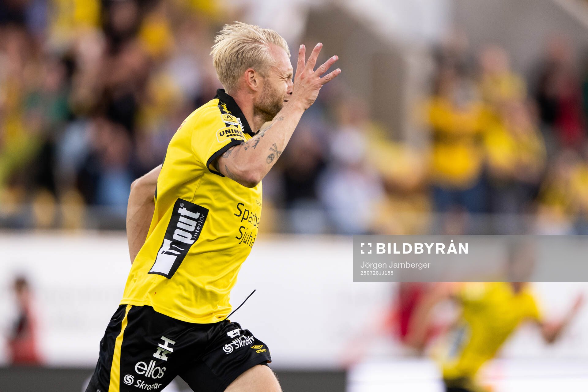 Elfsborgs Johan Larsson jublar