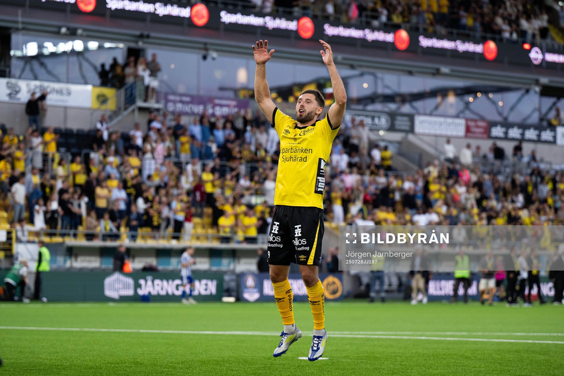 Elfsborgs Arber Zeneli jublar