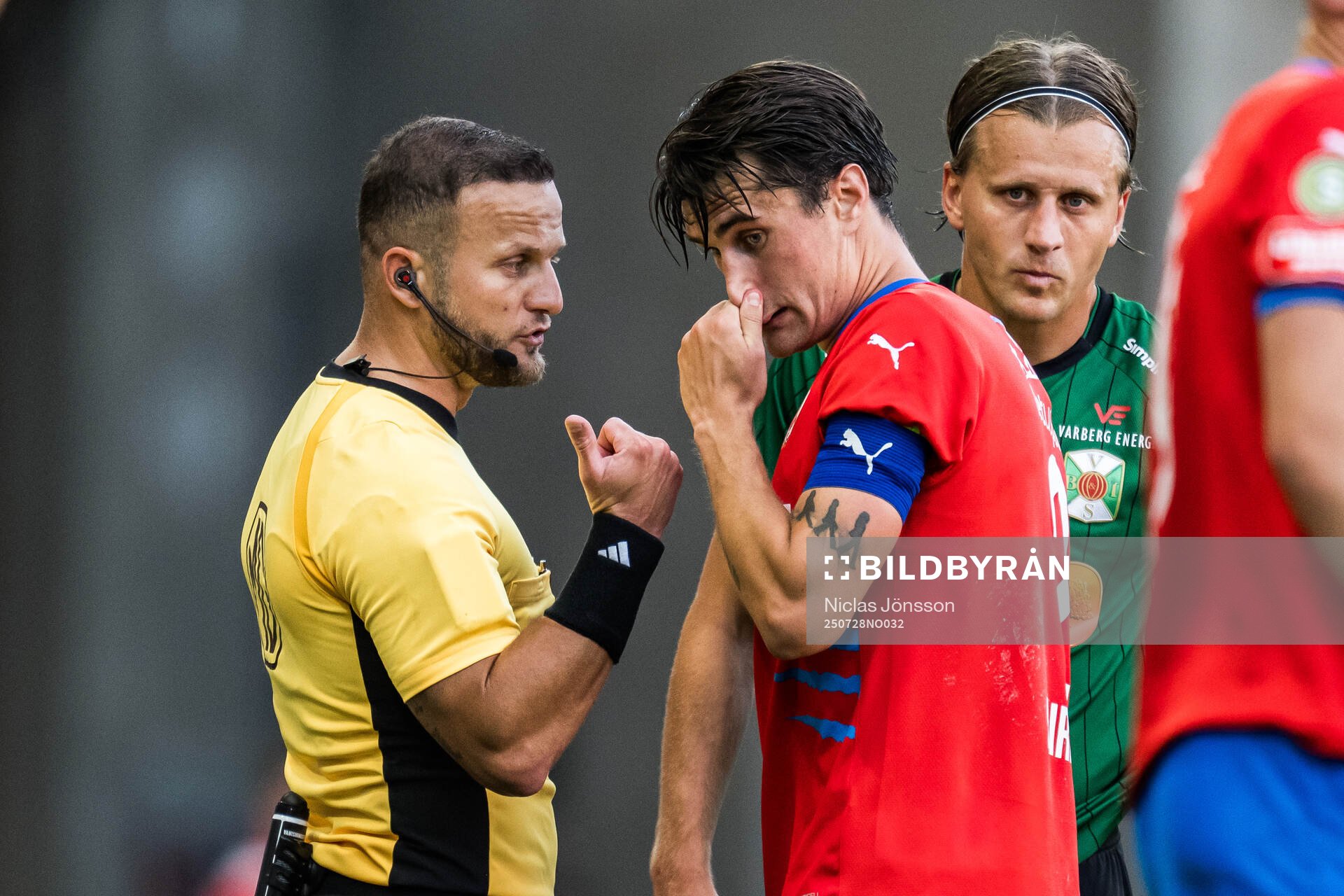 Domare Rinon Hasani, Helsingborgs Jon Birkfeldt och