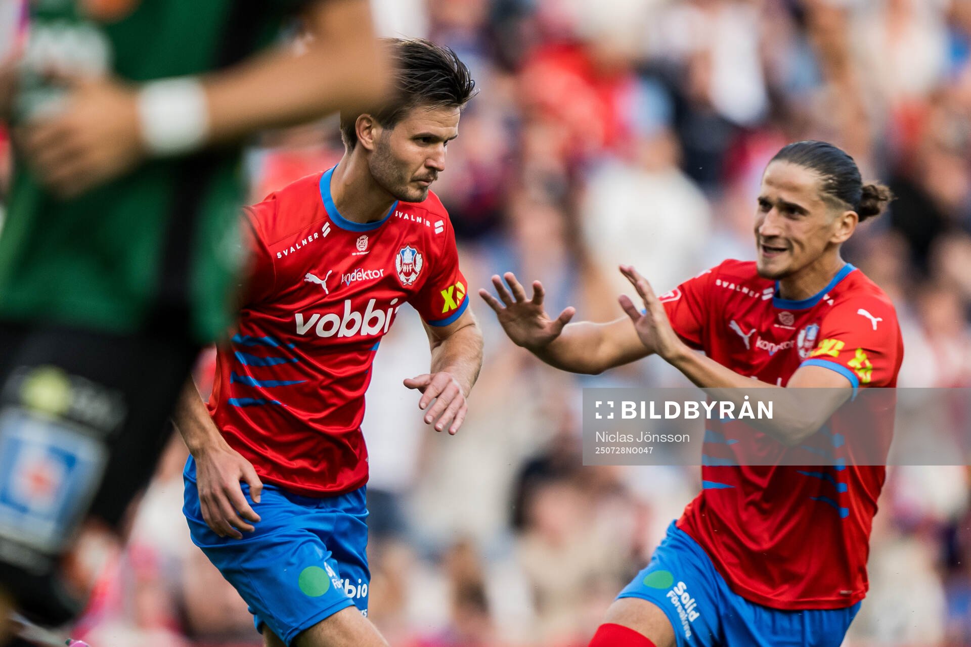 Helsingborgs Wilhelm Loeper och Ervin Gigovic jublar