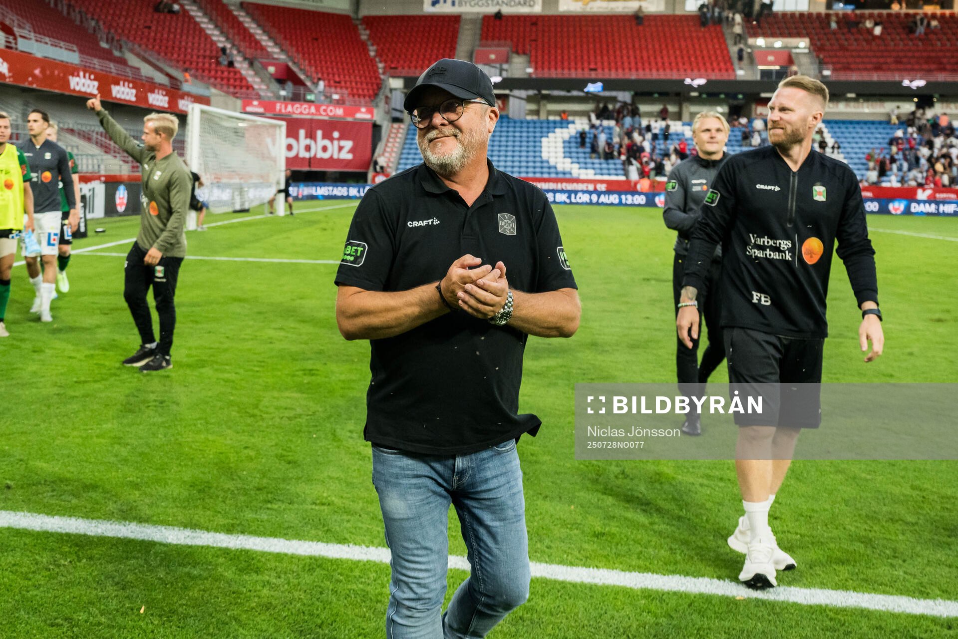 Varbergs tränare Roar Hansen jublar
