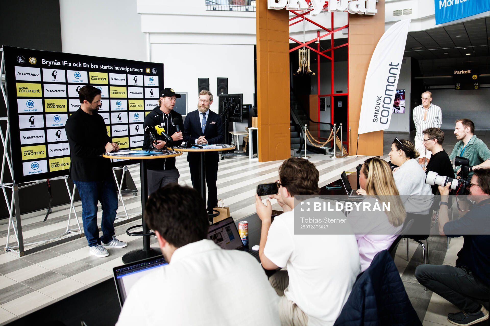 Brynäs sportchef Johan Alcén och Nicklas Bäckström