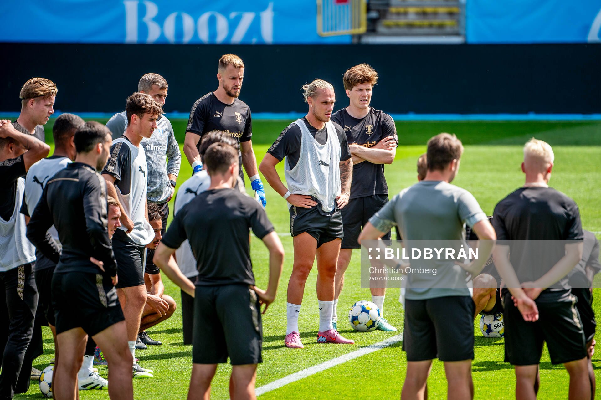 Arnor Sigurdsson and the players