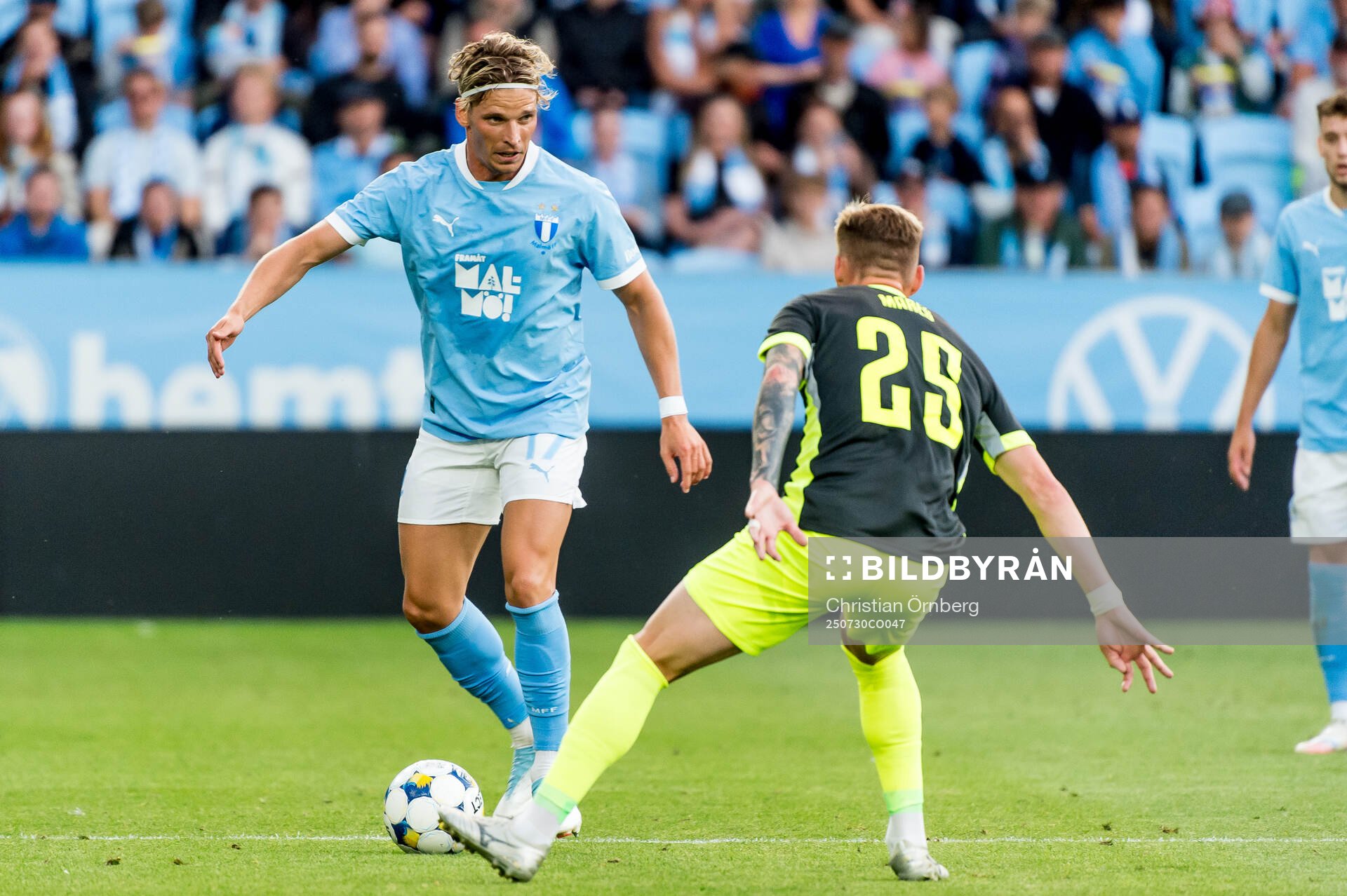 Jens Stryger Larsen of Malmö FF and Petr Mares of FK RFS