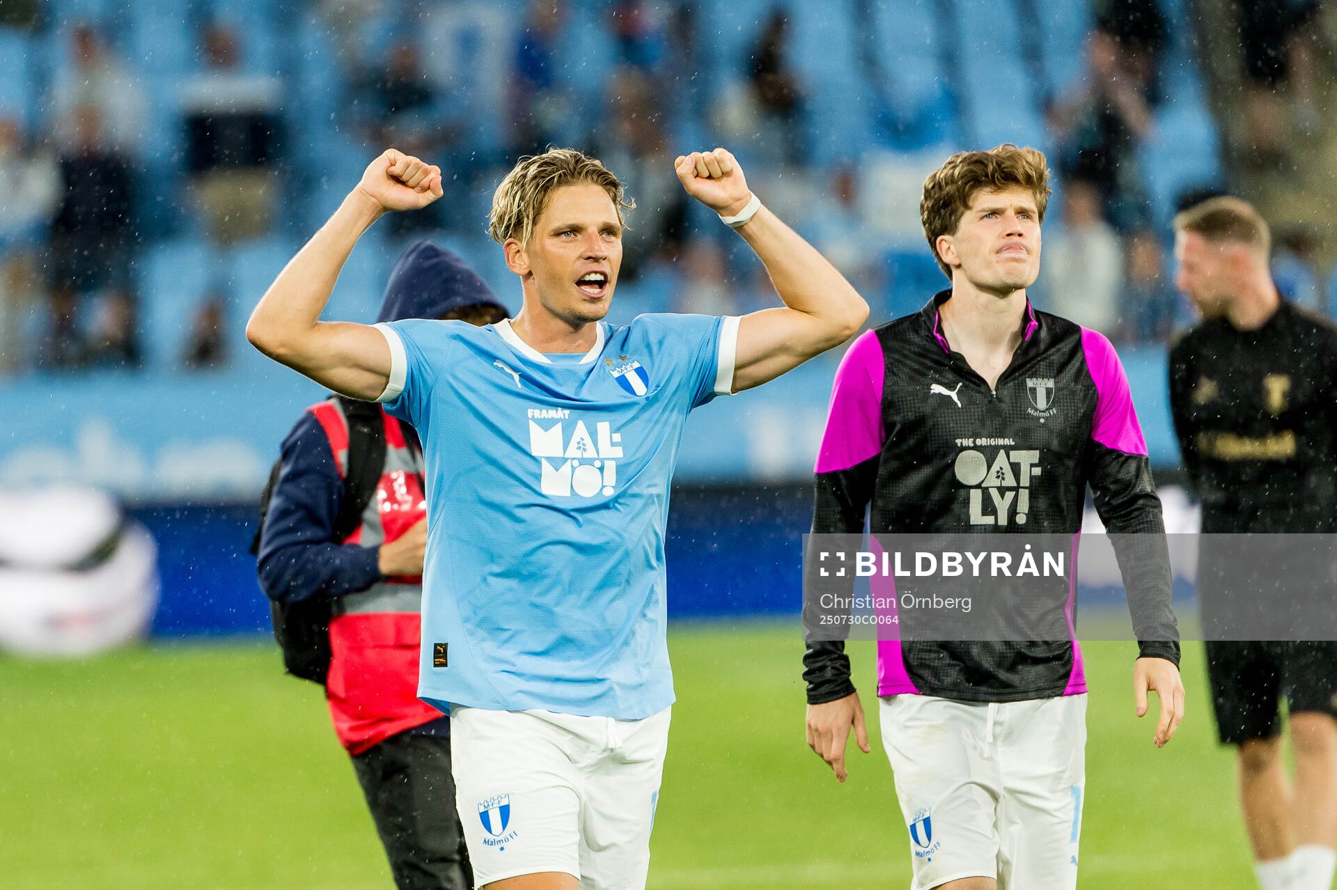 Jens Stryger Larsen of Malmö FF celebrates