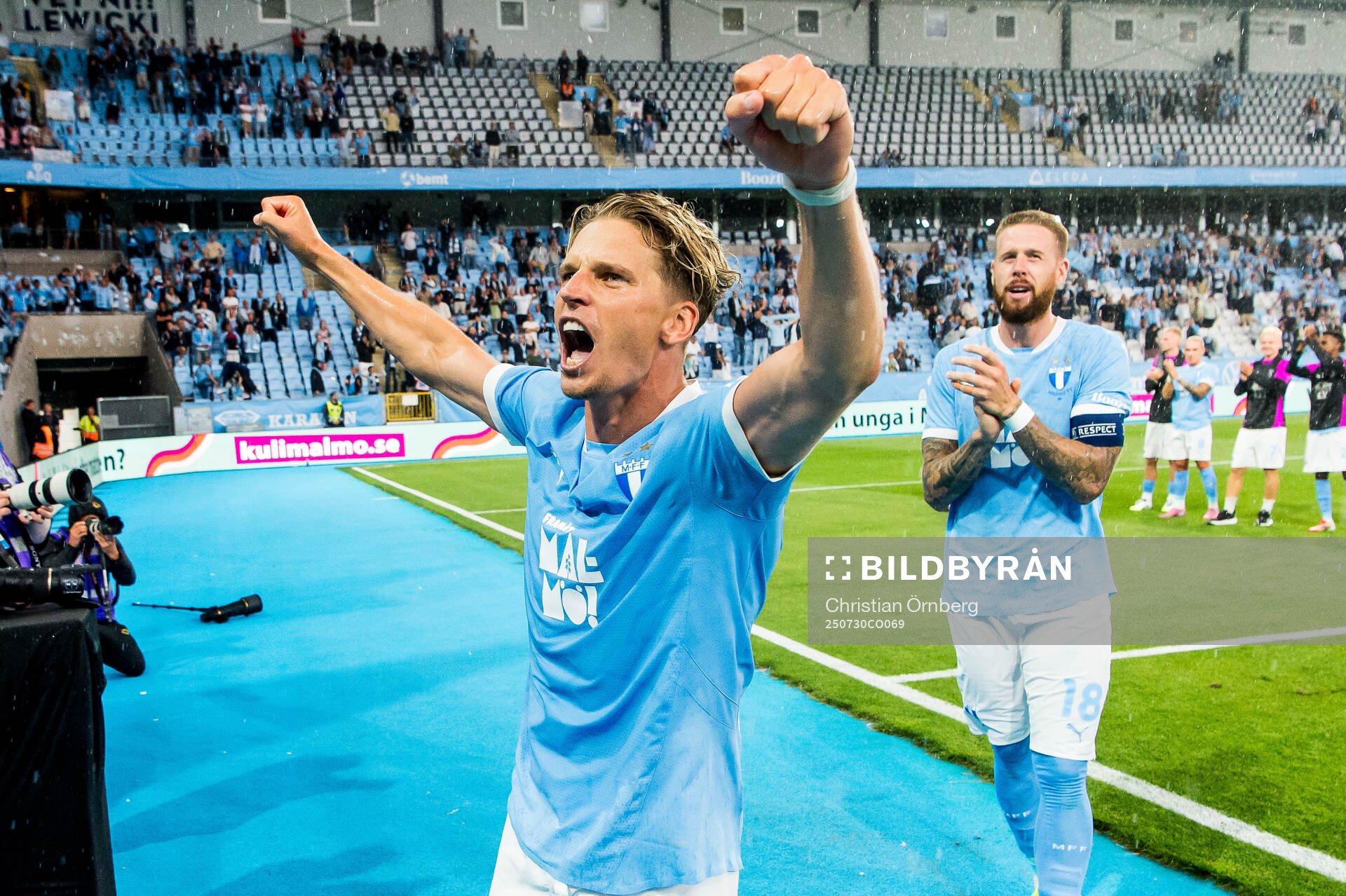 Jens Stryger Larsen of Malmö FF celebrates