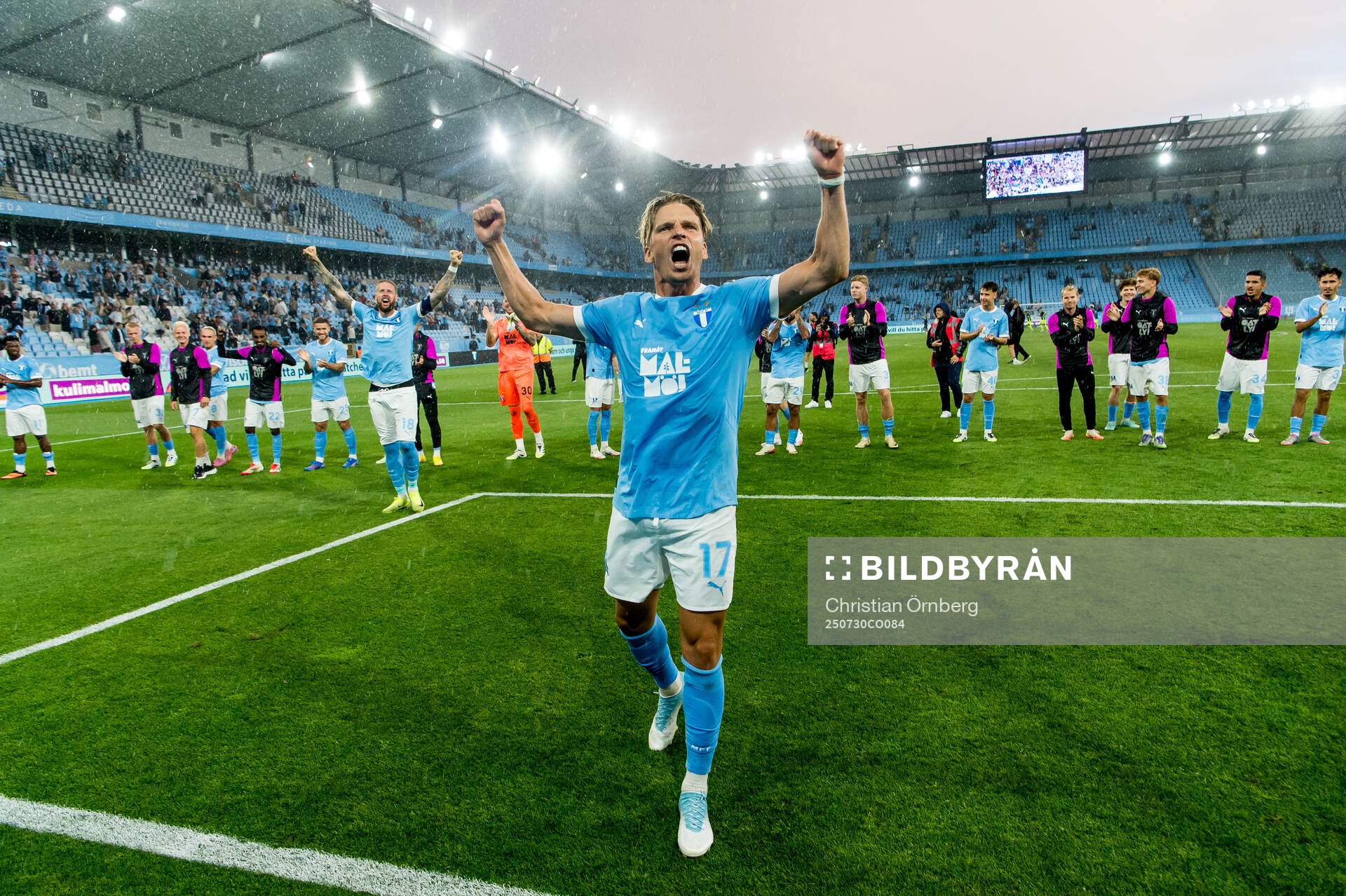 Jens Stryger Larsen of Malmö FF celebrates
