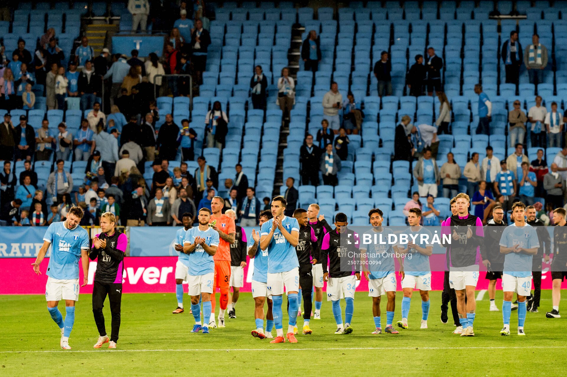 The players of Malmö celebrates