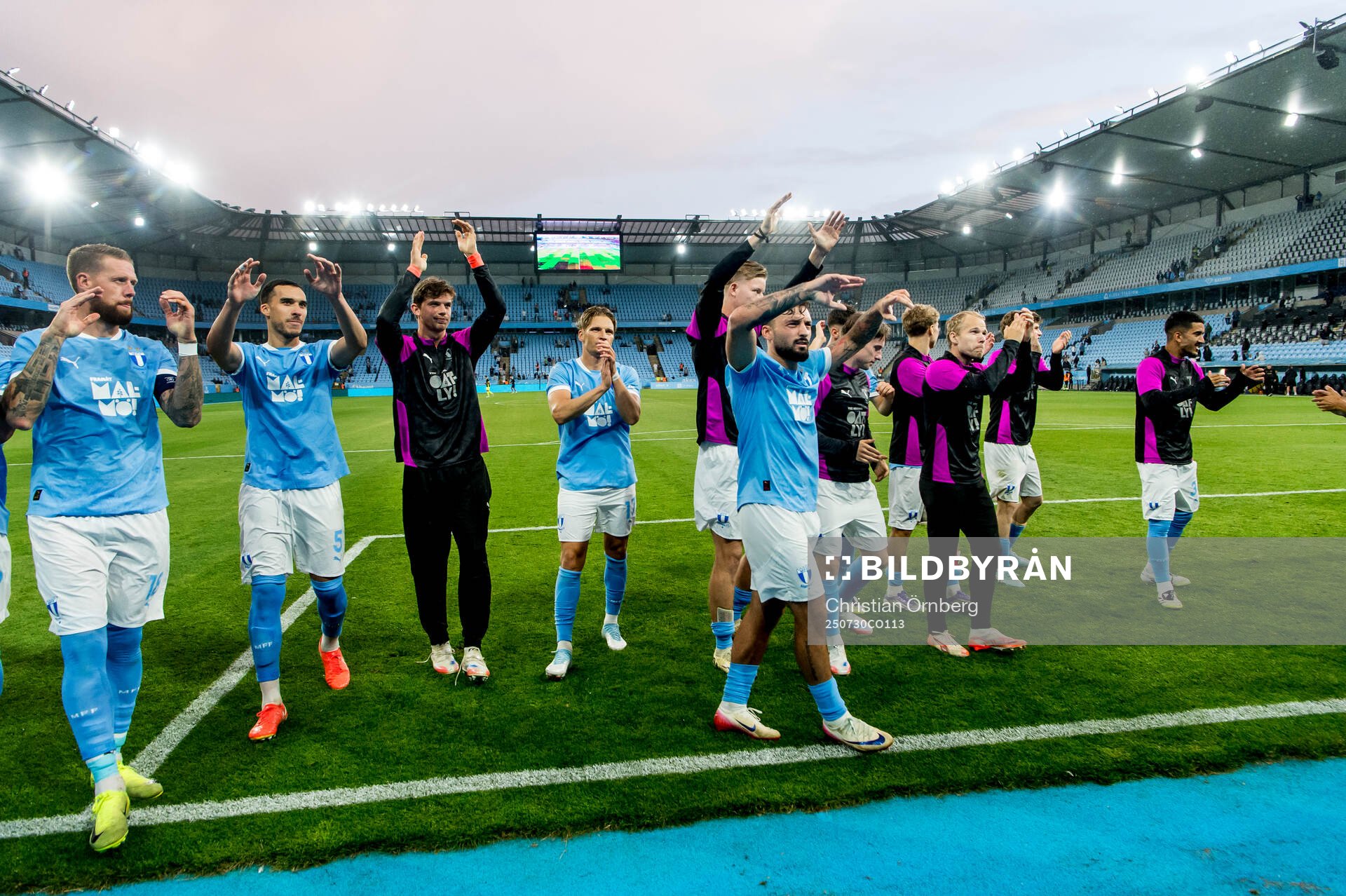 Sead Haksabanovic and the players of Malmö FF celebrates