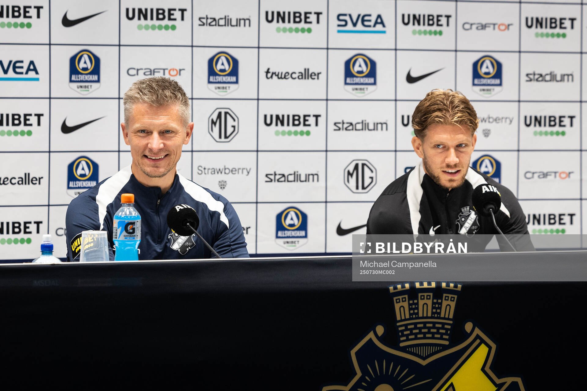 AIK head coach Mikkjal Thomassen and Anton Salétros