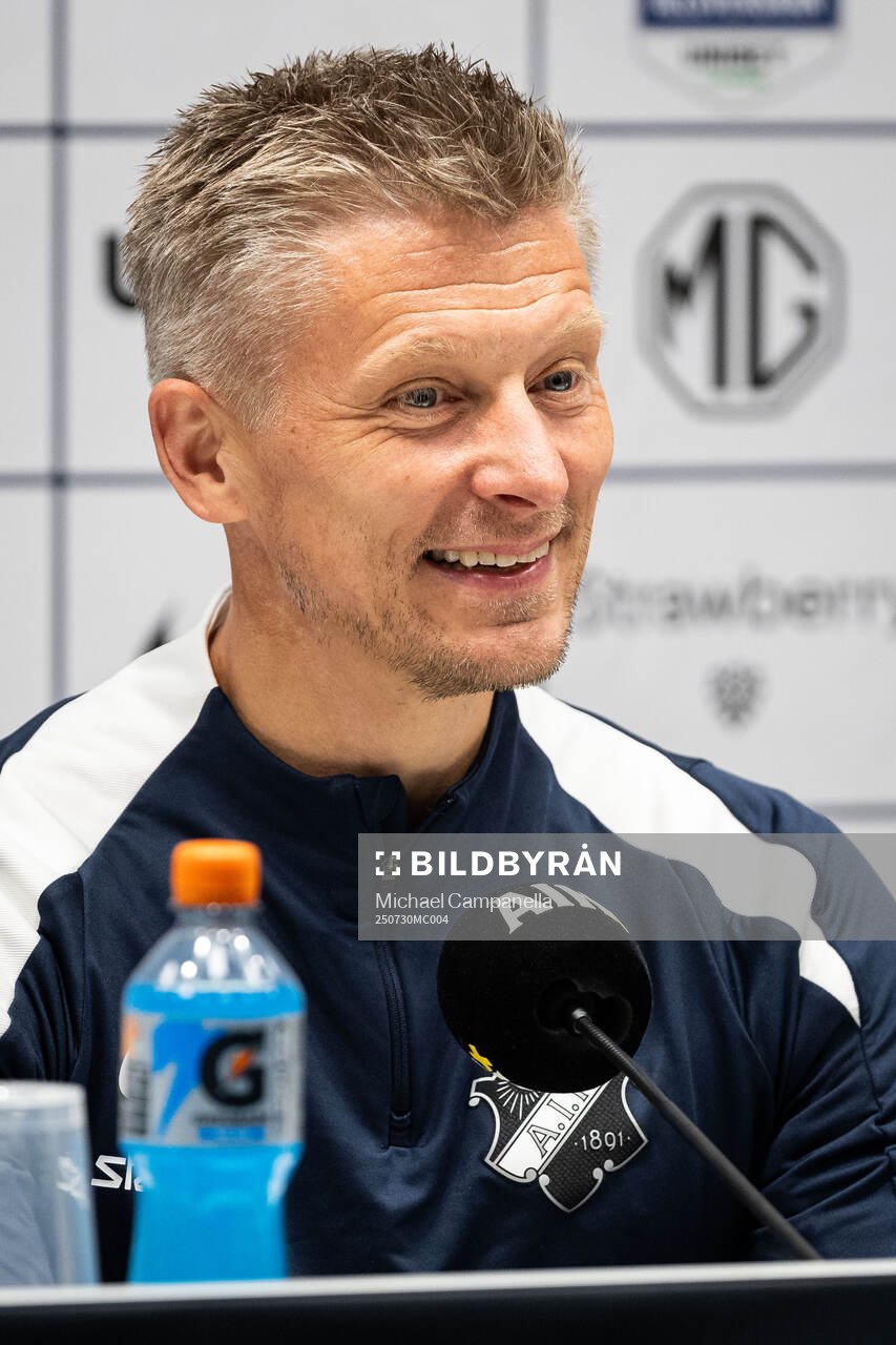AIK head coach Mikkjal Thomassen