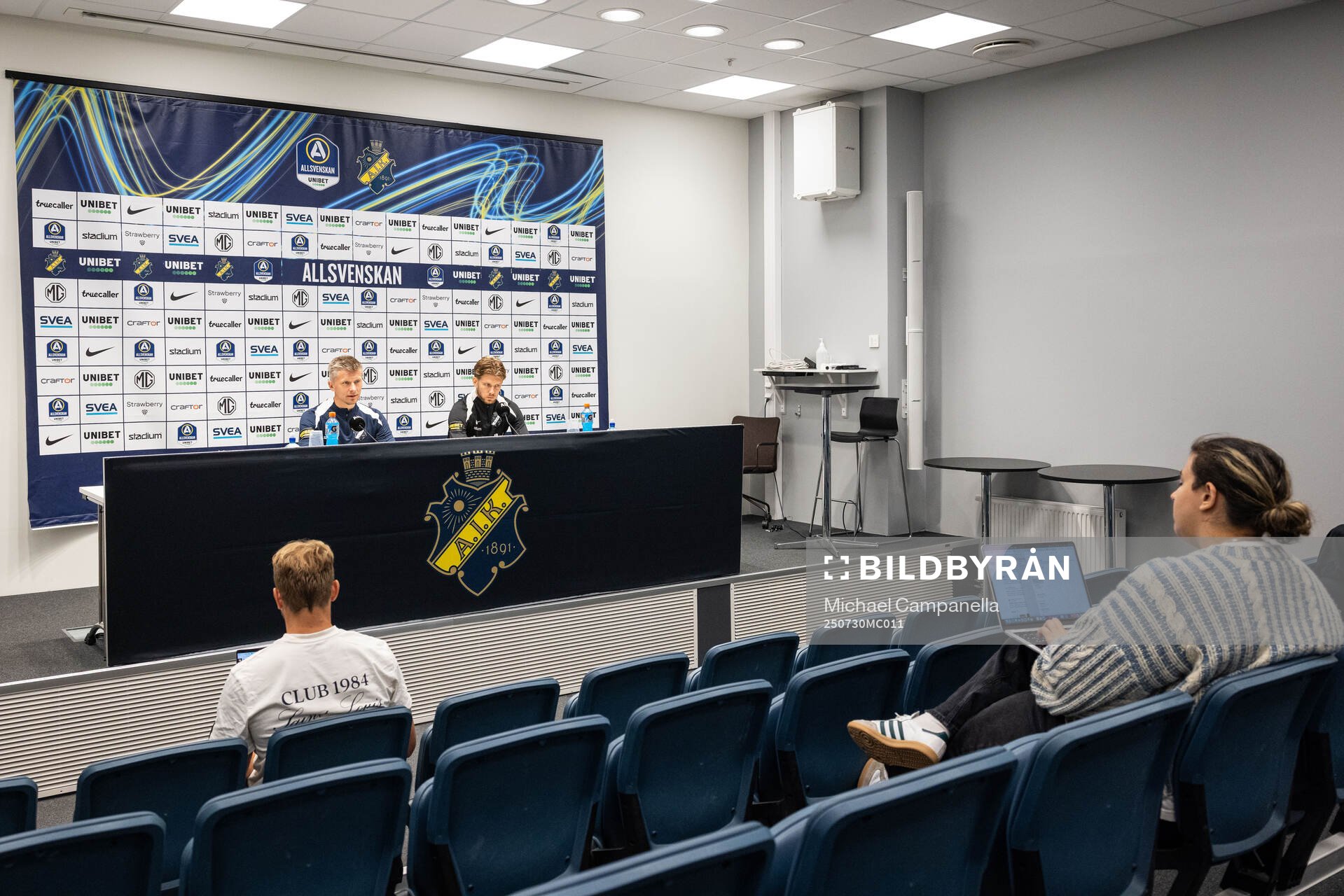 AIK head coach Mikkjal Thomassen and Anton Salétros
