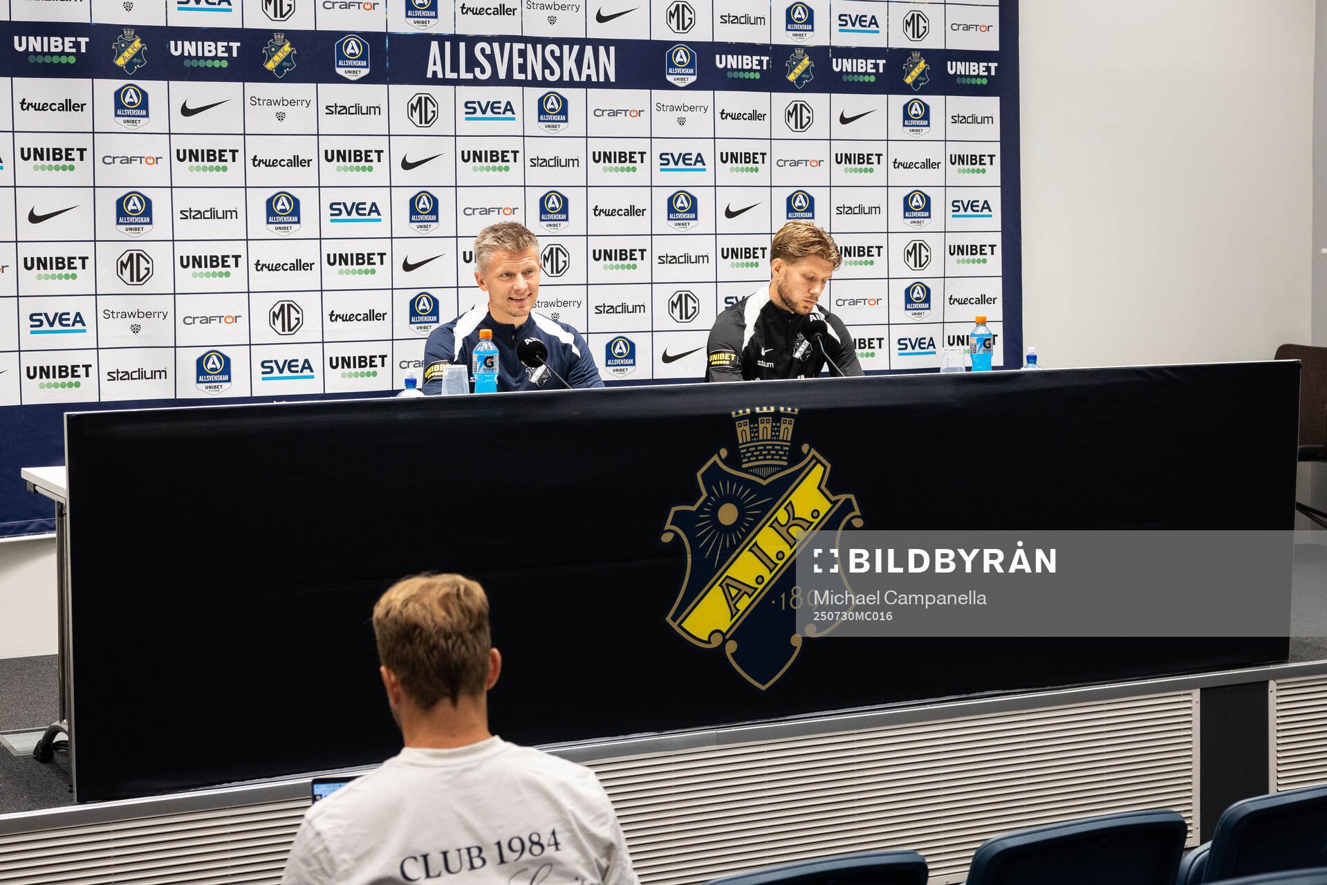 AIK head coach Mikkjal Thomassen and Anton Salétros