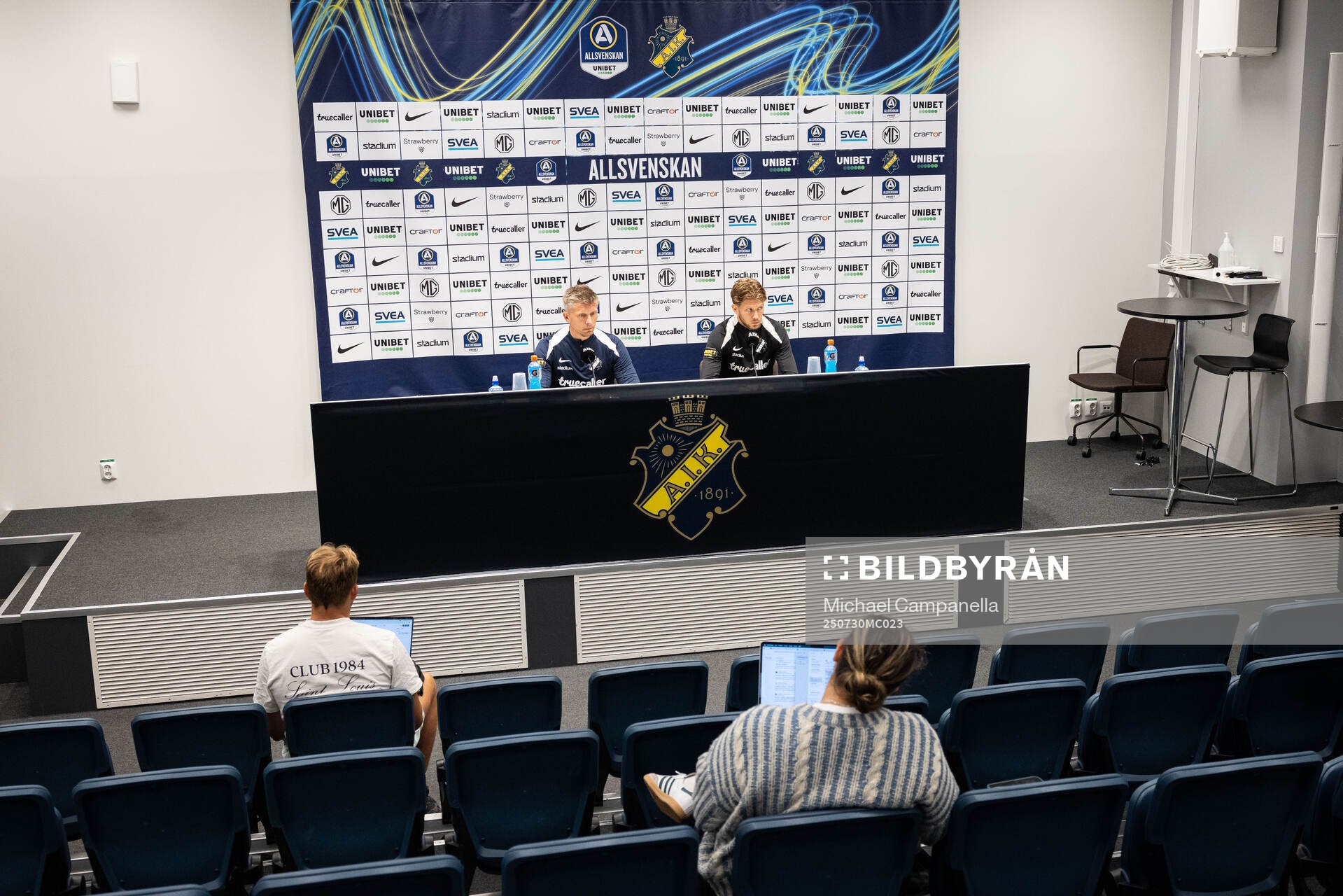 AIK head coach Mikkjal Thomassen and Anton Salétros