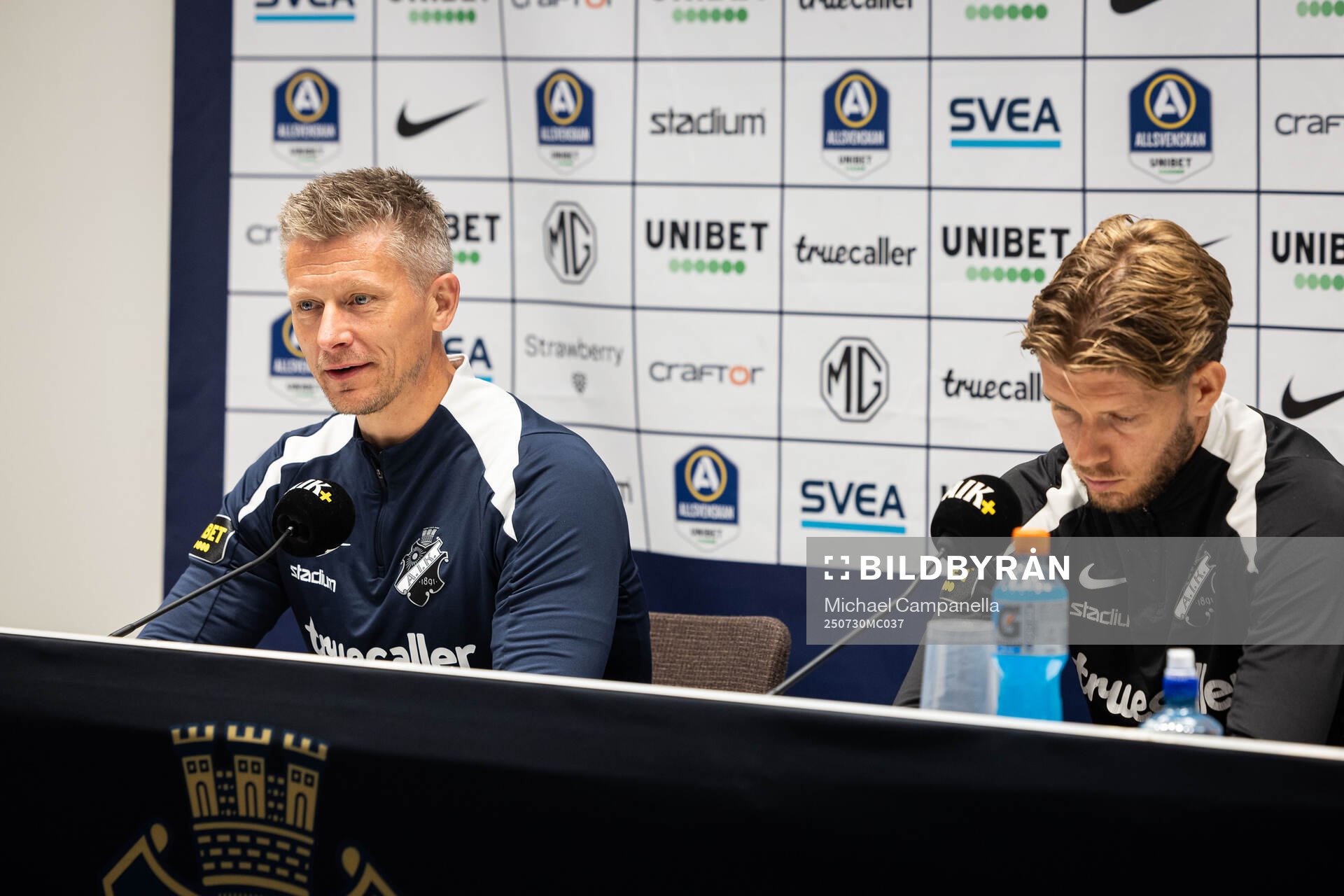 AIK head coach Mikkjal Thomassen and Anton Salétros