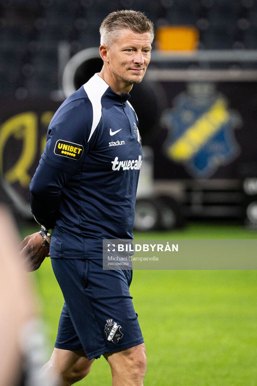 AIK head coach Mikkjal Thomassen