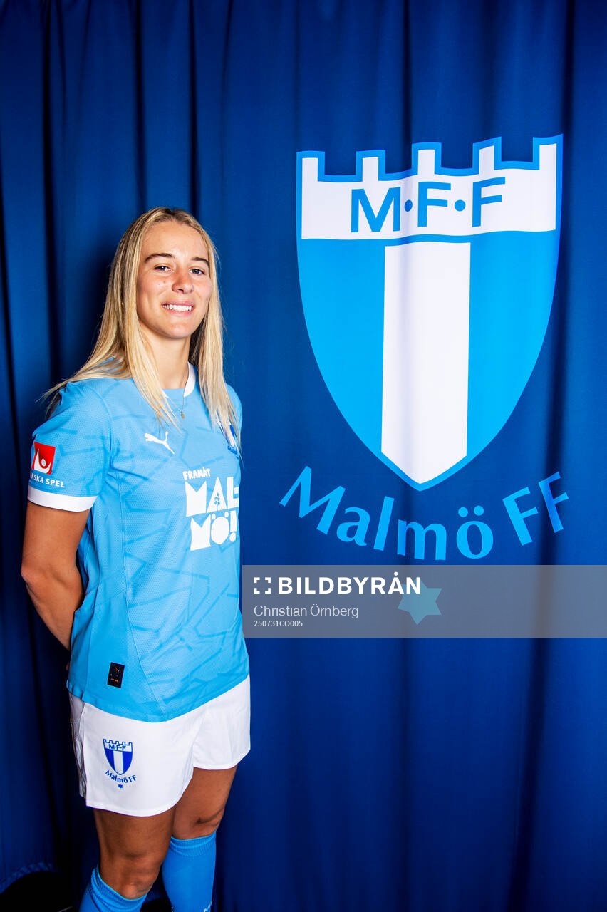 Malmö FF presenterar Courtney Nevin som ny spelare