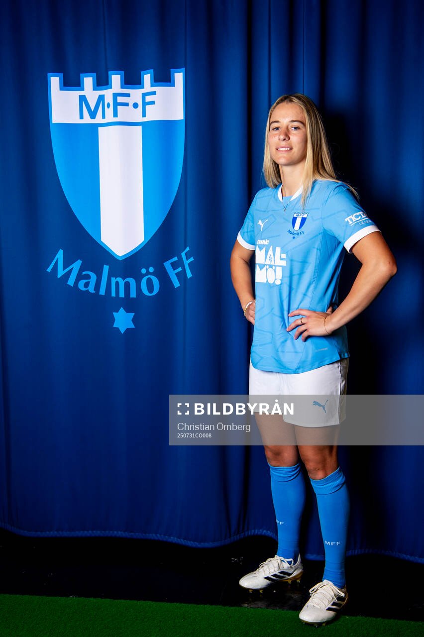 Malmö FF presenterar Courtney Nevin som ny spelare