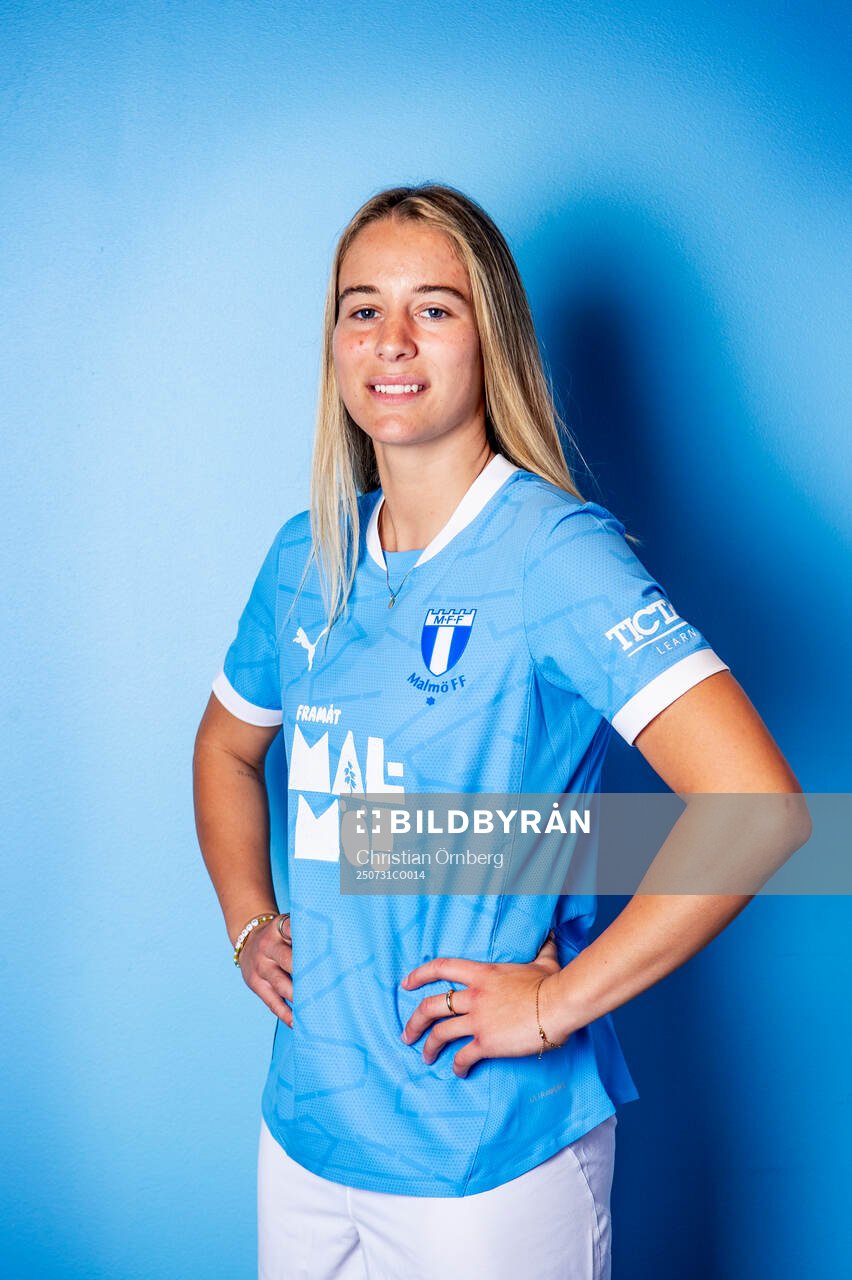 Malmö FF presenterar Courtney Nevin som ny spelare