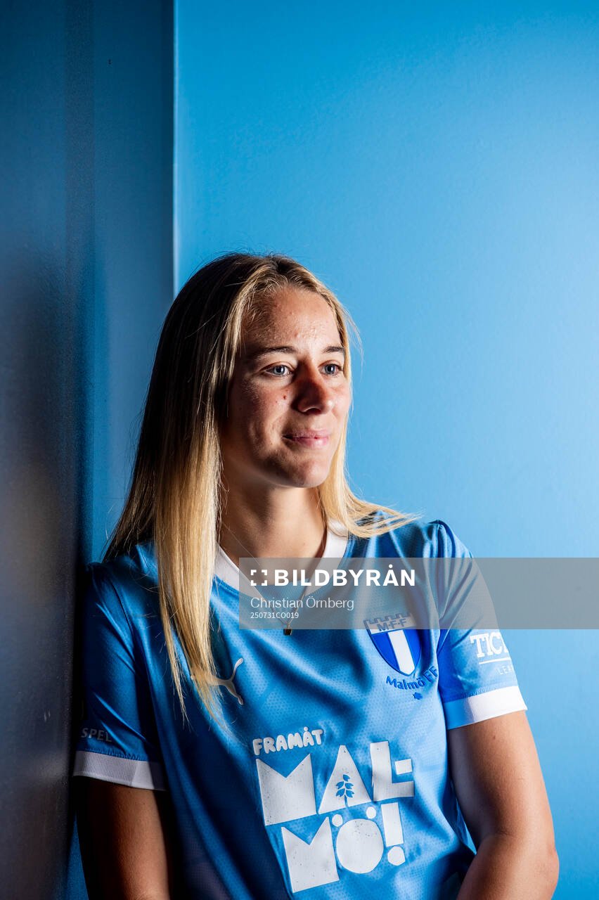 Malmö FF presenterar Courtney Nevin som ny spelare