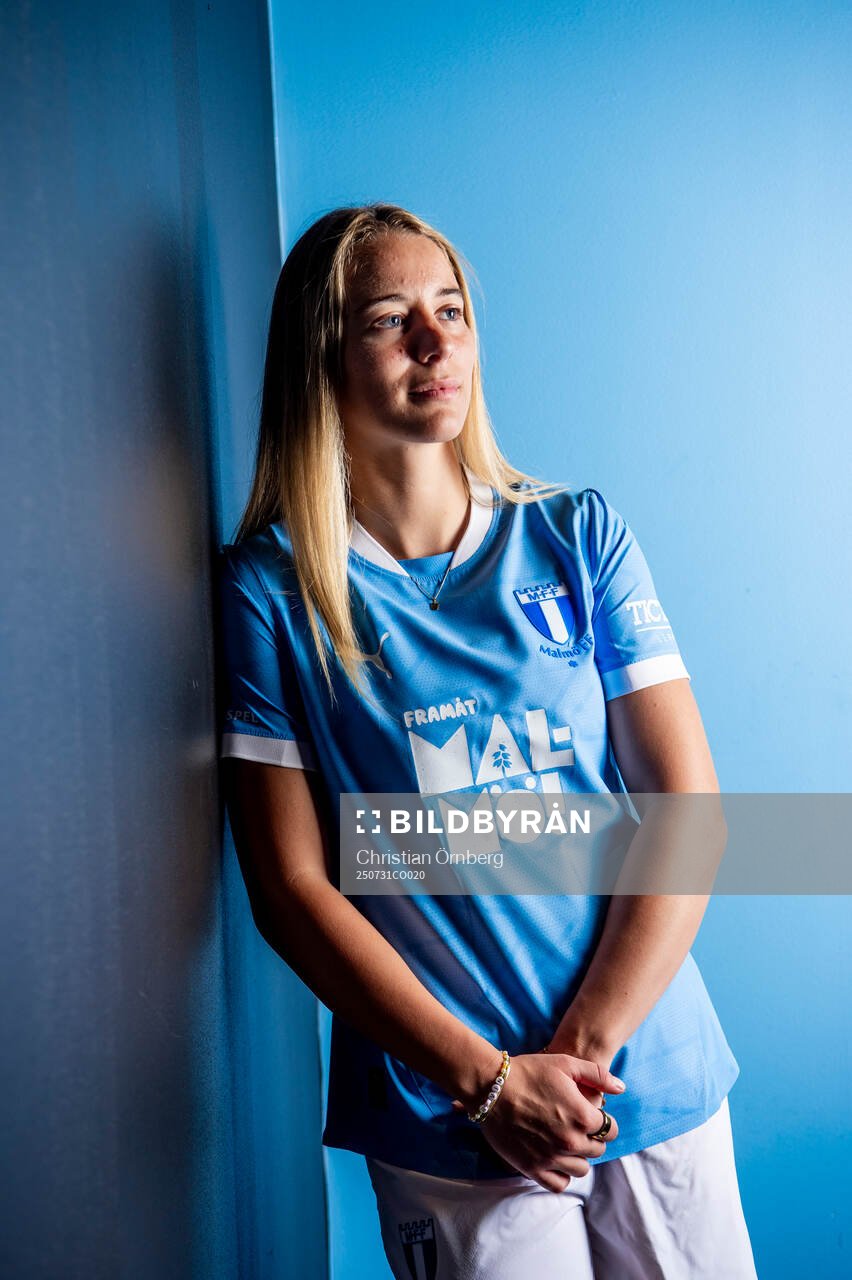 Malmö FF presenterar Courtney Nevin som ny spelare