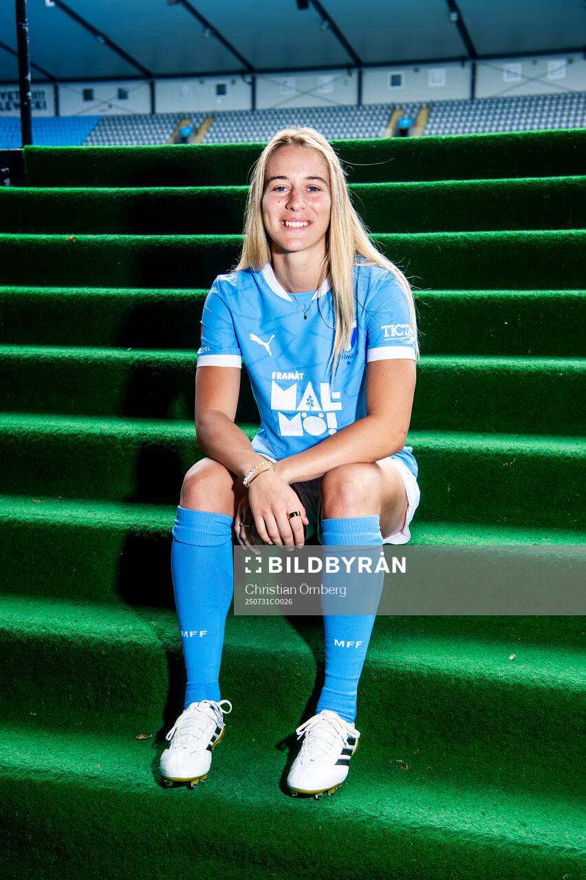 Malmö FF presenterar Courtney Nevin som ny spelare