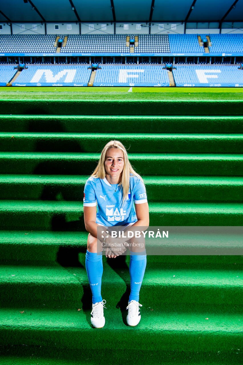 Malmö FF presenterar Courtney Nevin som ny spelare