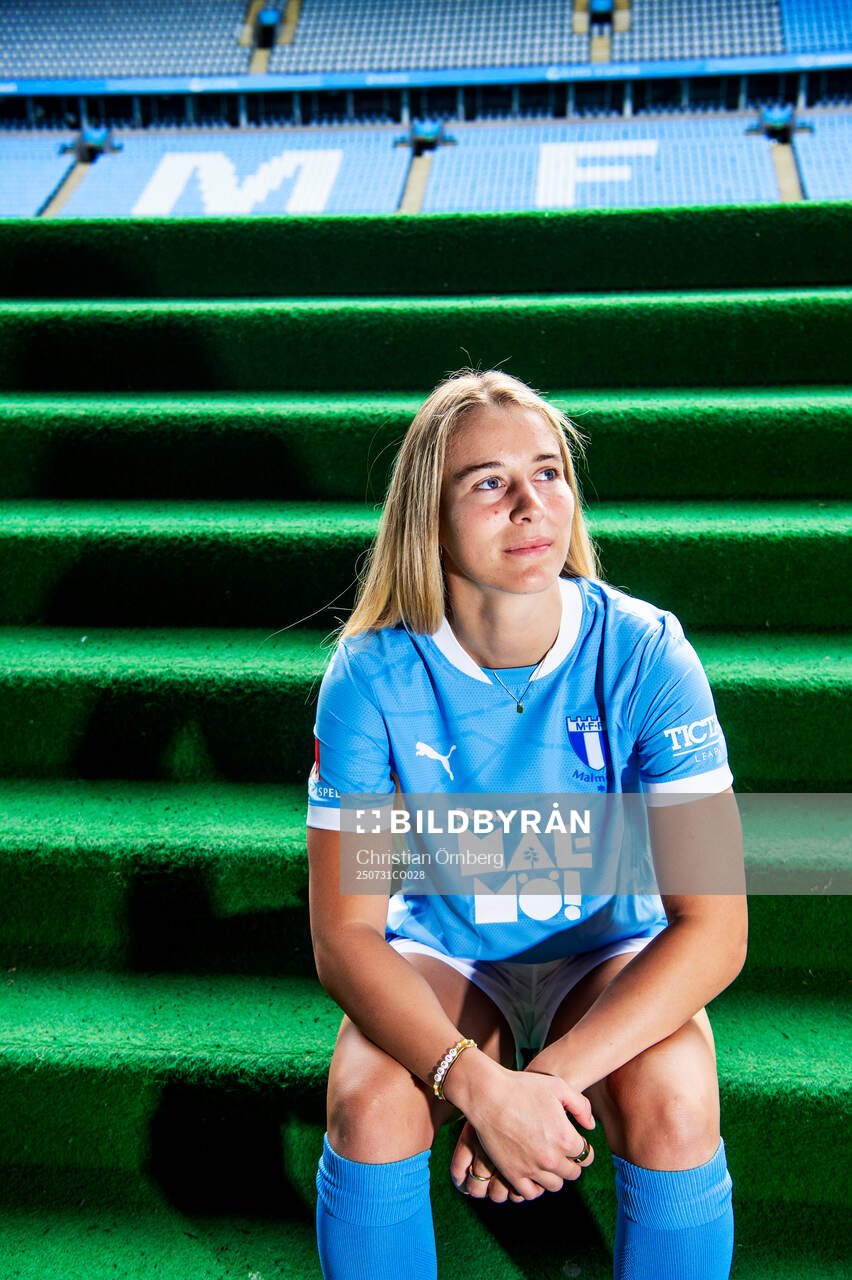 Malmö FF presenterar Courtney Nevin som ny spelare